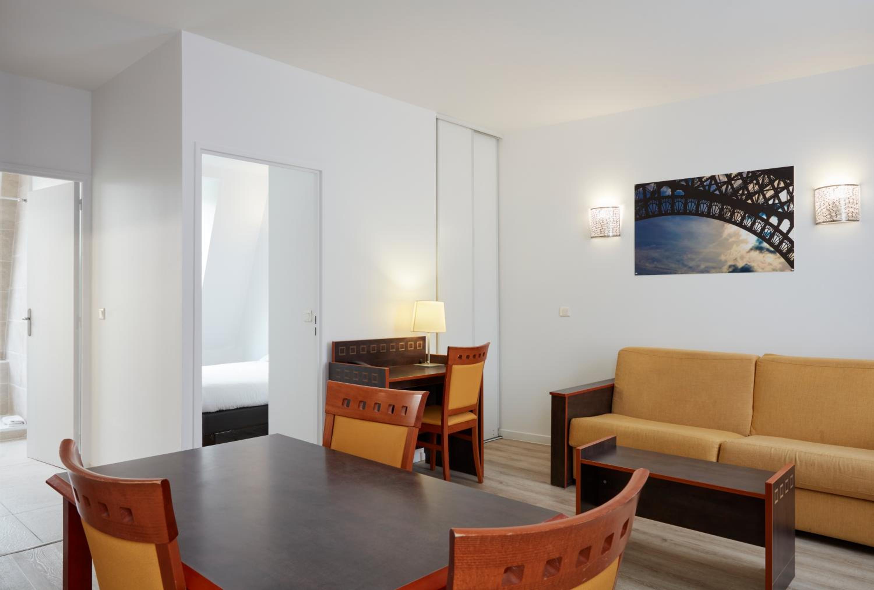 One-Bedroom Apartment thumbnail 5