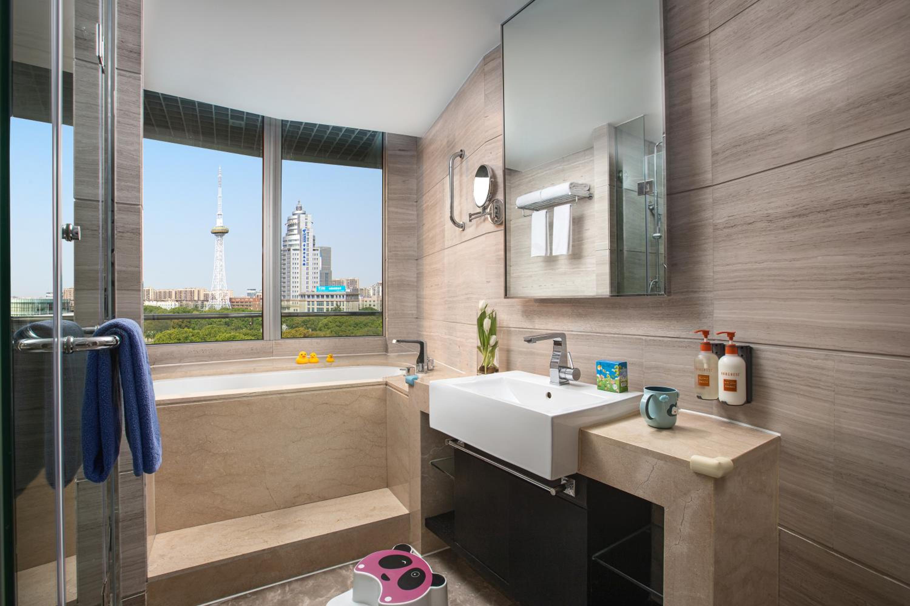 Junior King Suite with Living Area - Kids Theme - Photo 3