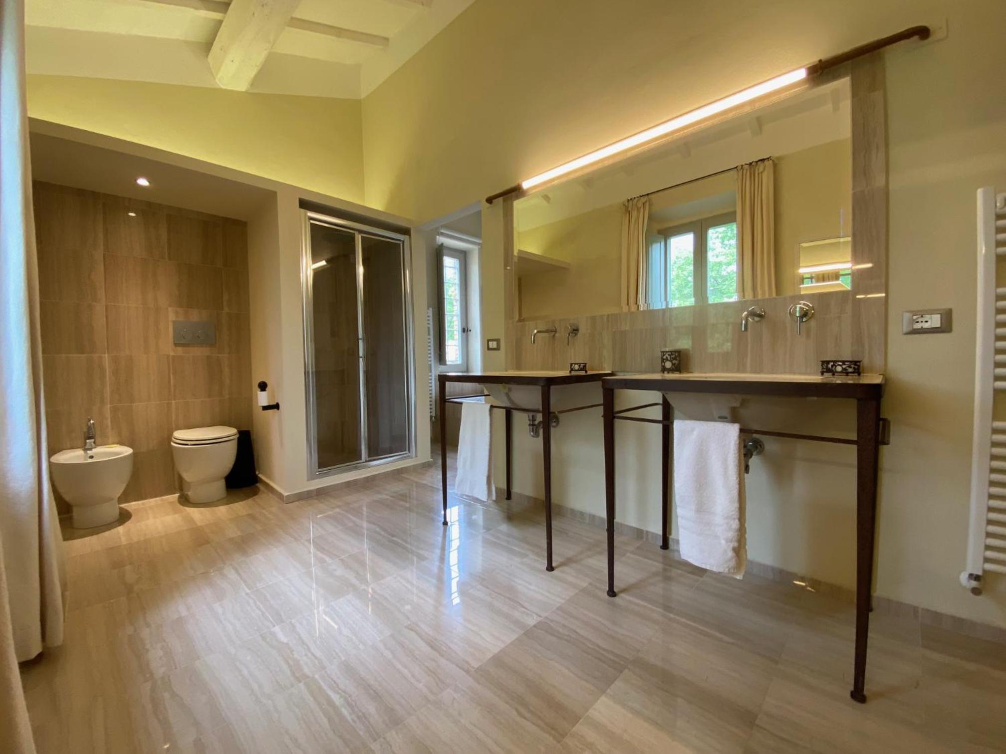 Deluxe Double Room with Bath photo 2