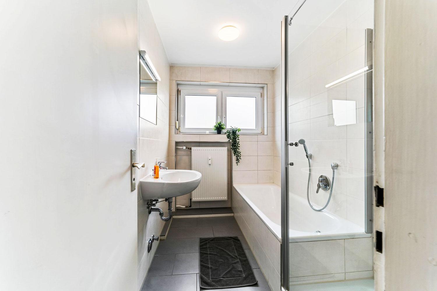 Four-Bedroom Apartment With Balcony  photo 2