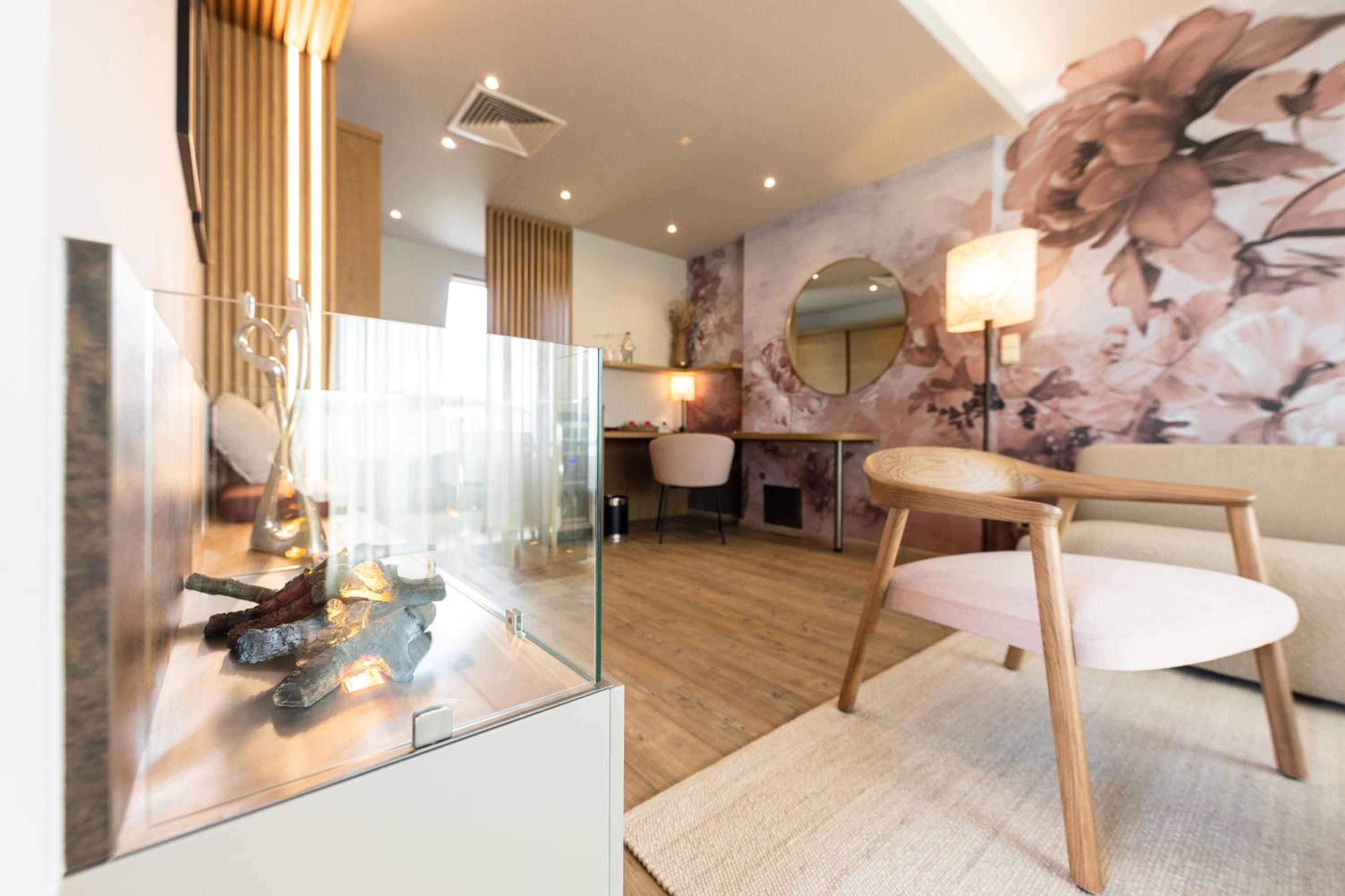 Deluxe Suite with Thermal Bath Access  photo 3