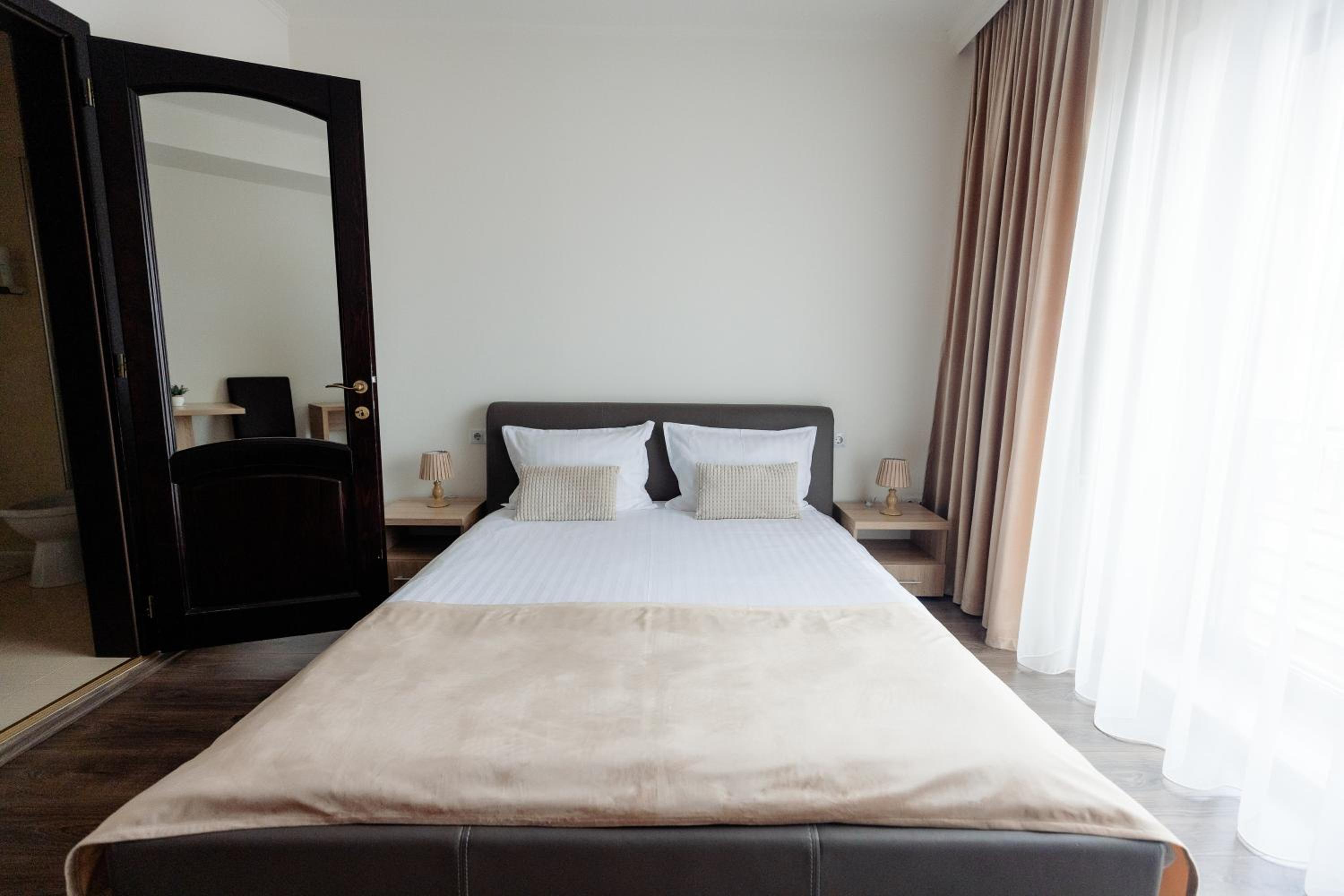 Double Deluxe Room - Photo 7