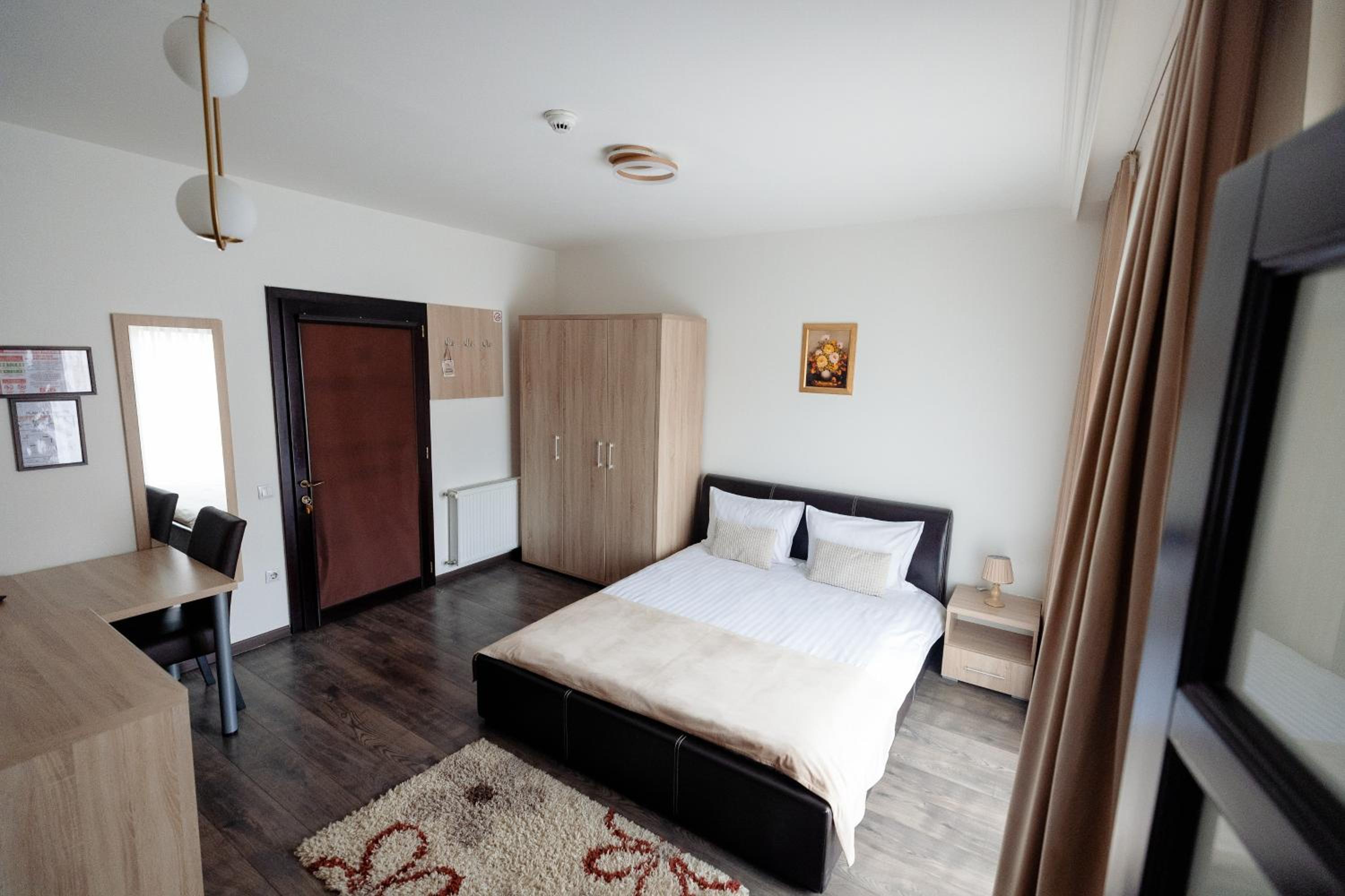 Double Deluxe Room - Photo 8
