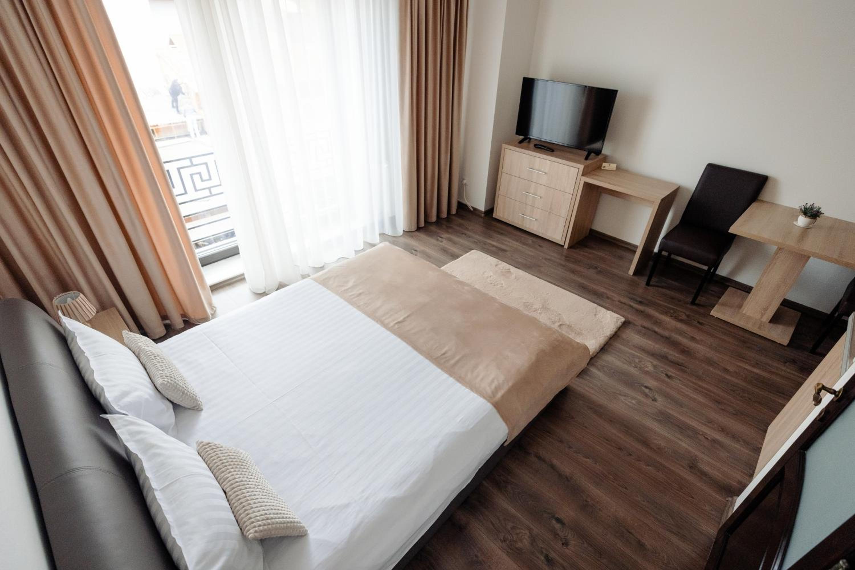 Double Deluxe Room - Photo 1