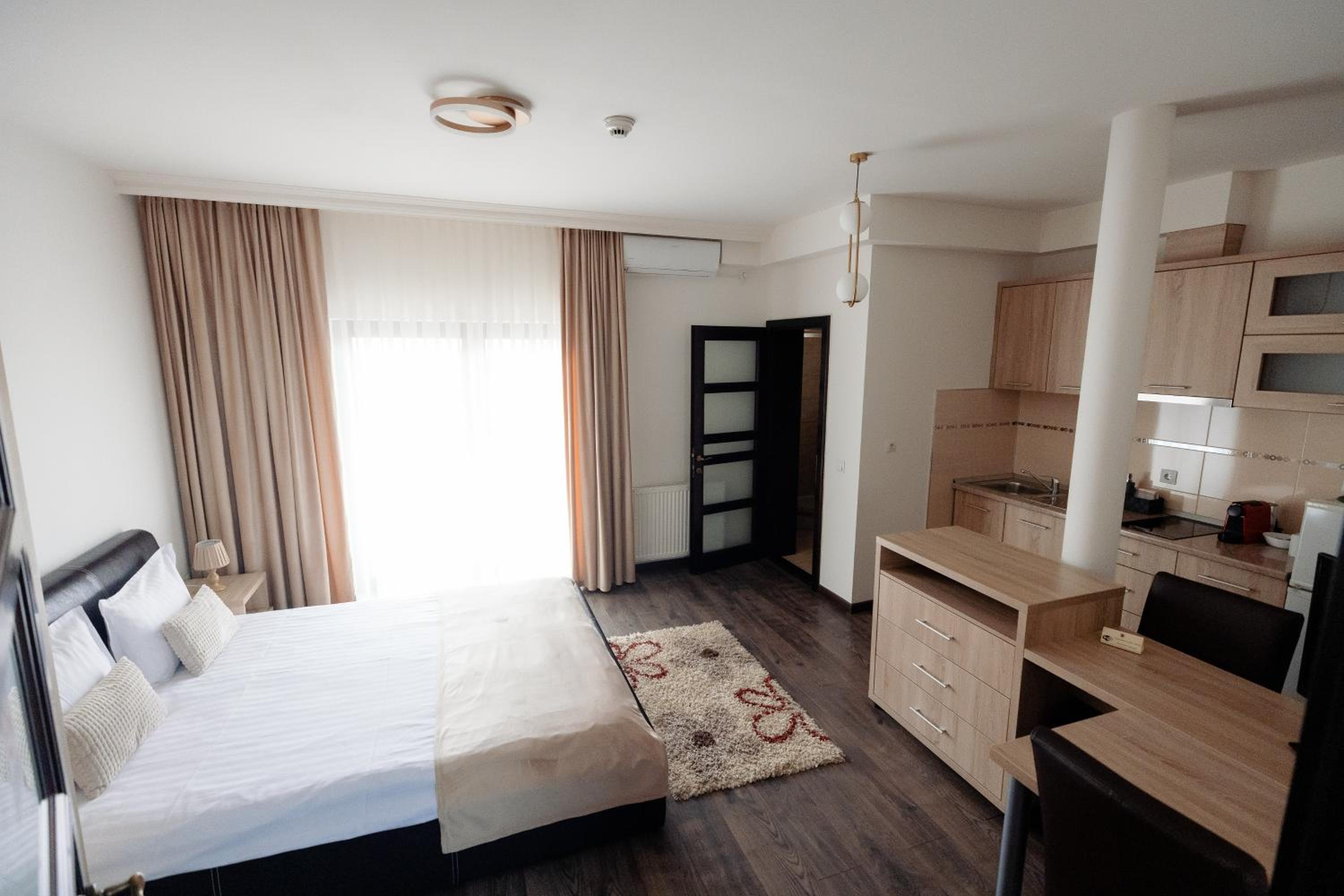 Double Deluxe Room - Photo 3