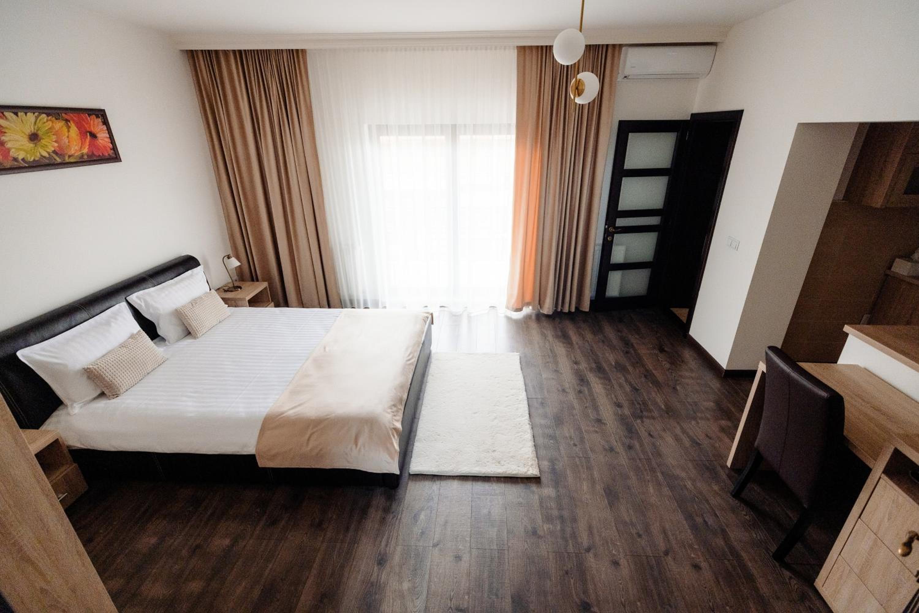 Double Deluxe Room - Photo 6