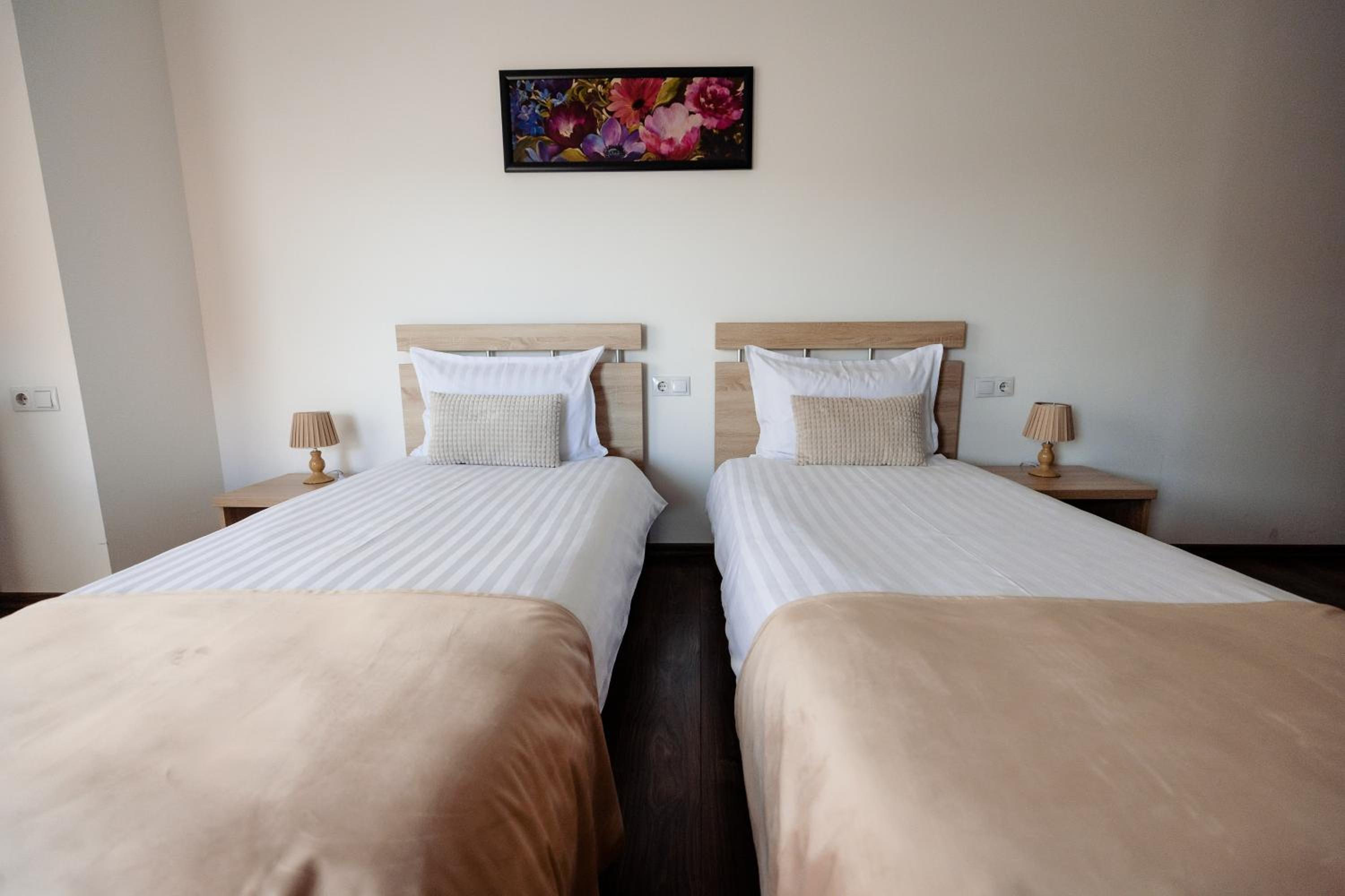 Twin Room - Photo 6