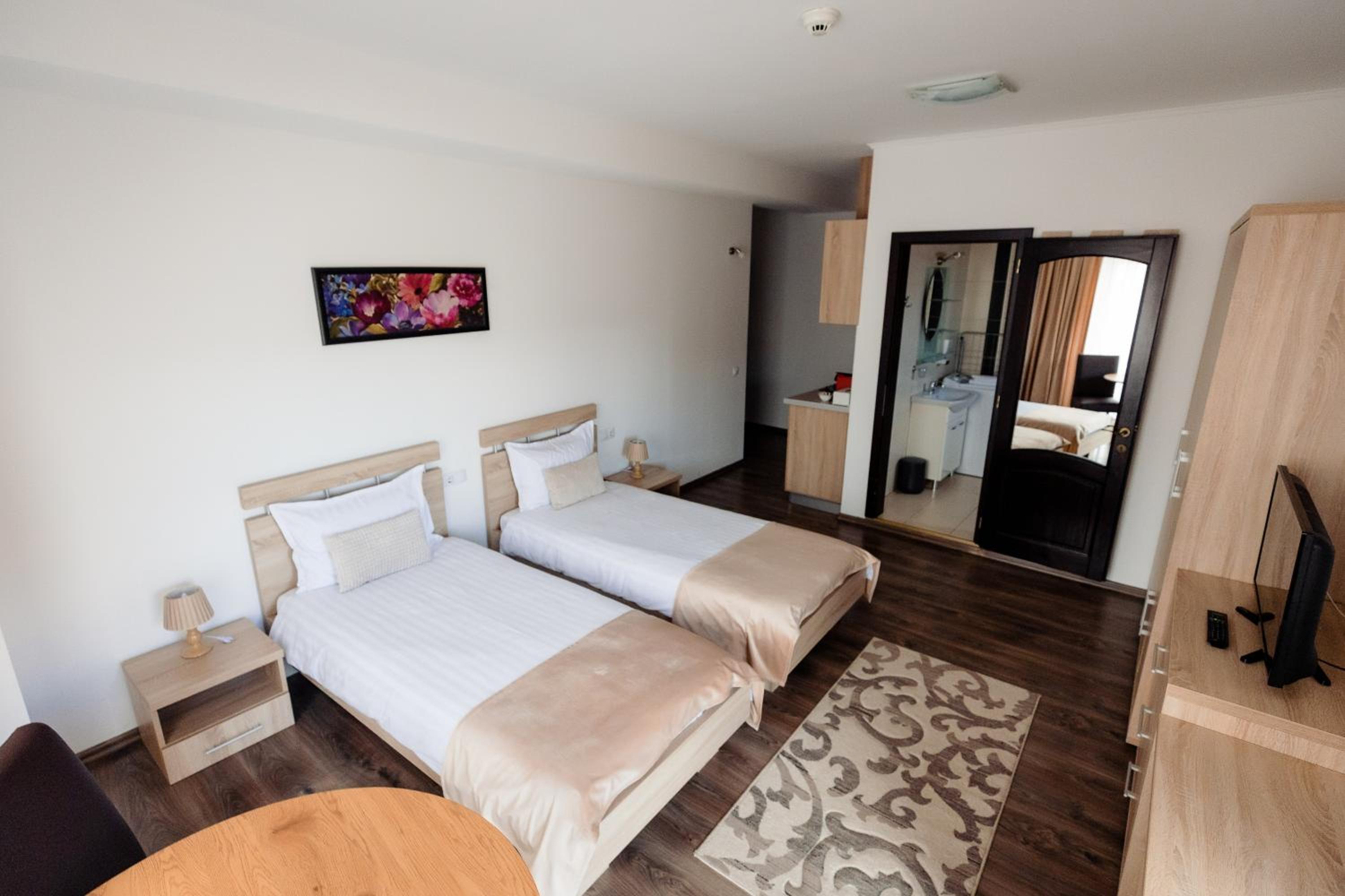Twin Room - Photo 3