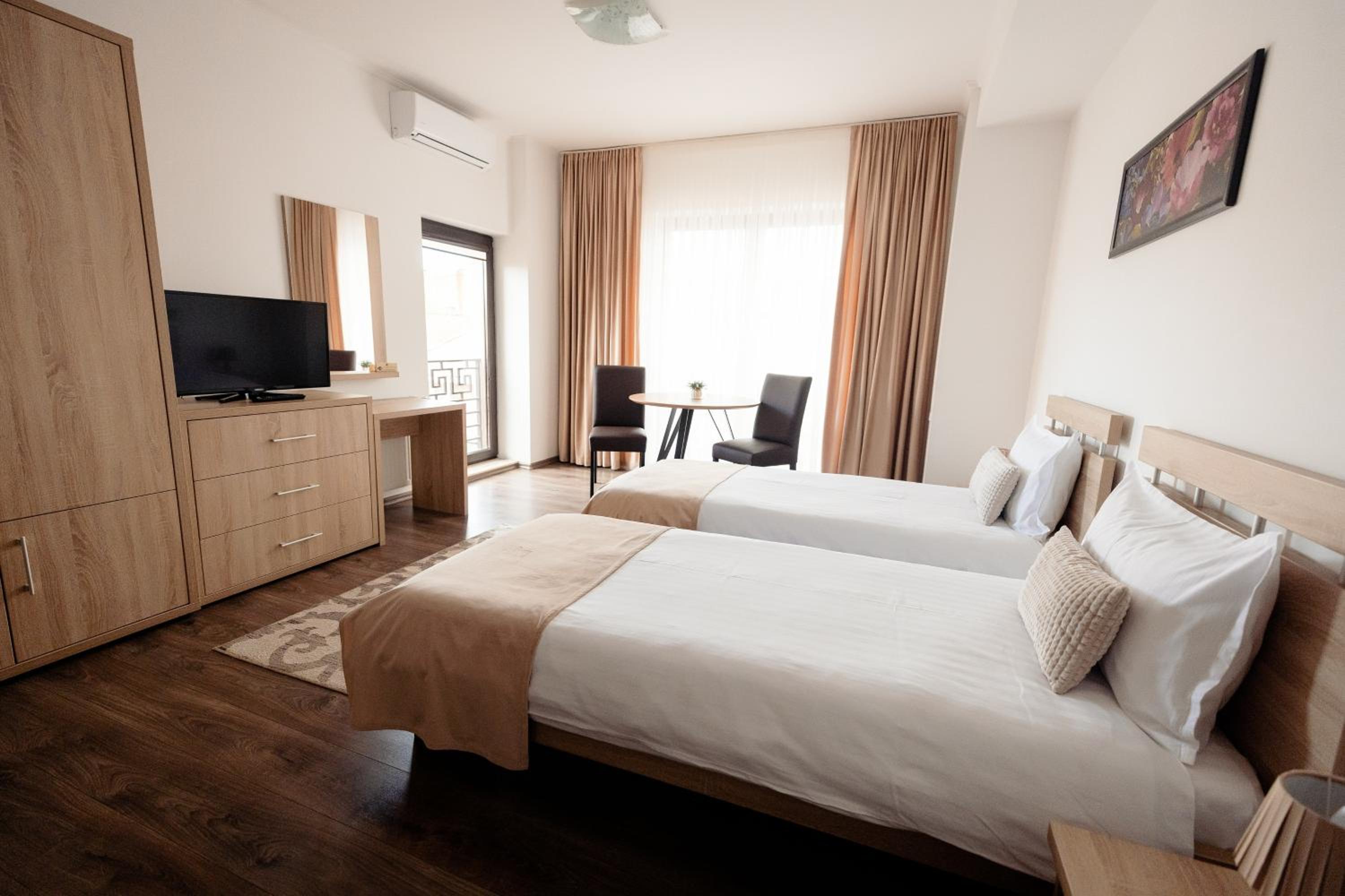Twin Room - Photo 1