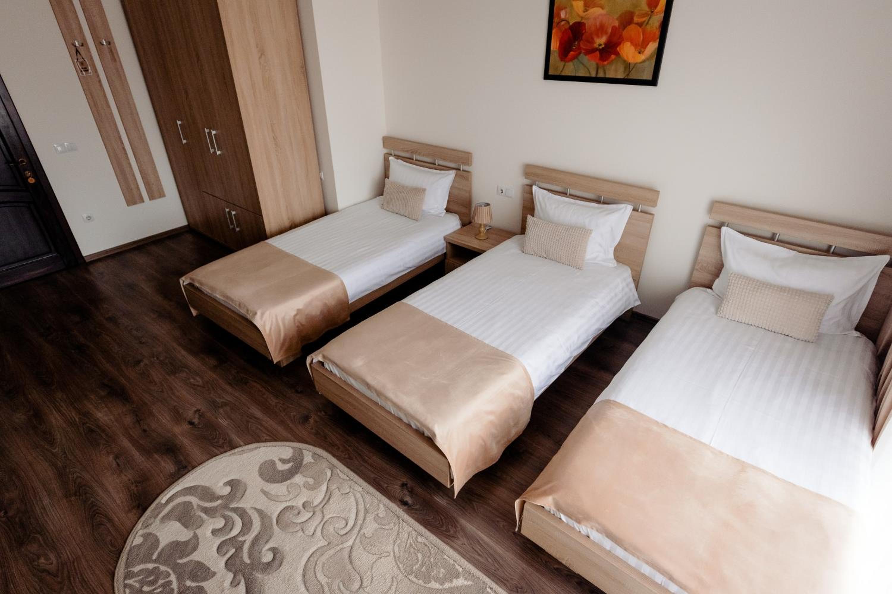 Triple Room - Photo 6