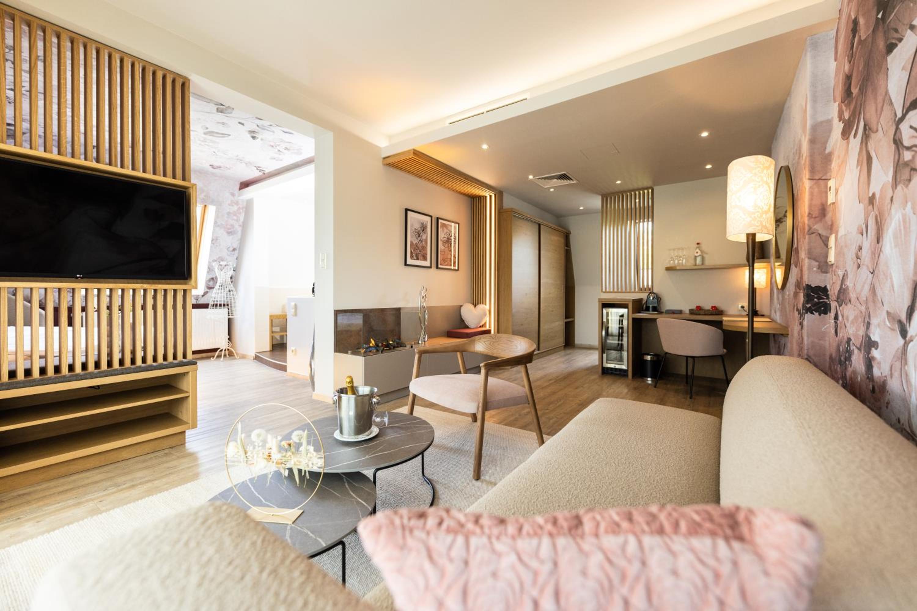 Deluxe Suite with Thermal Bath Access  photo 2