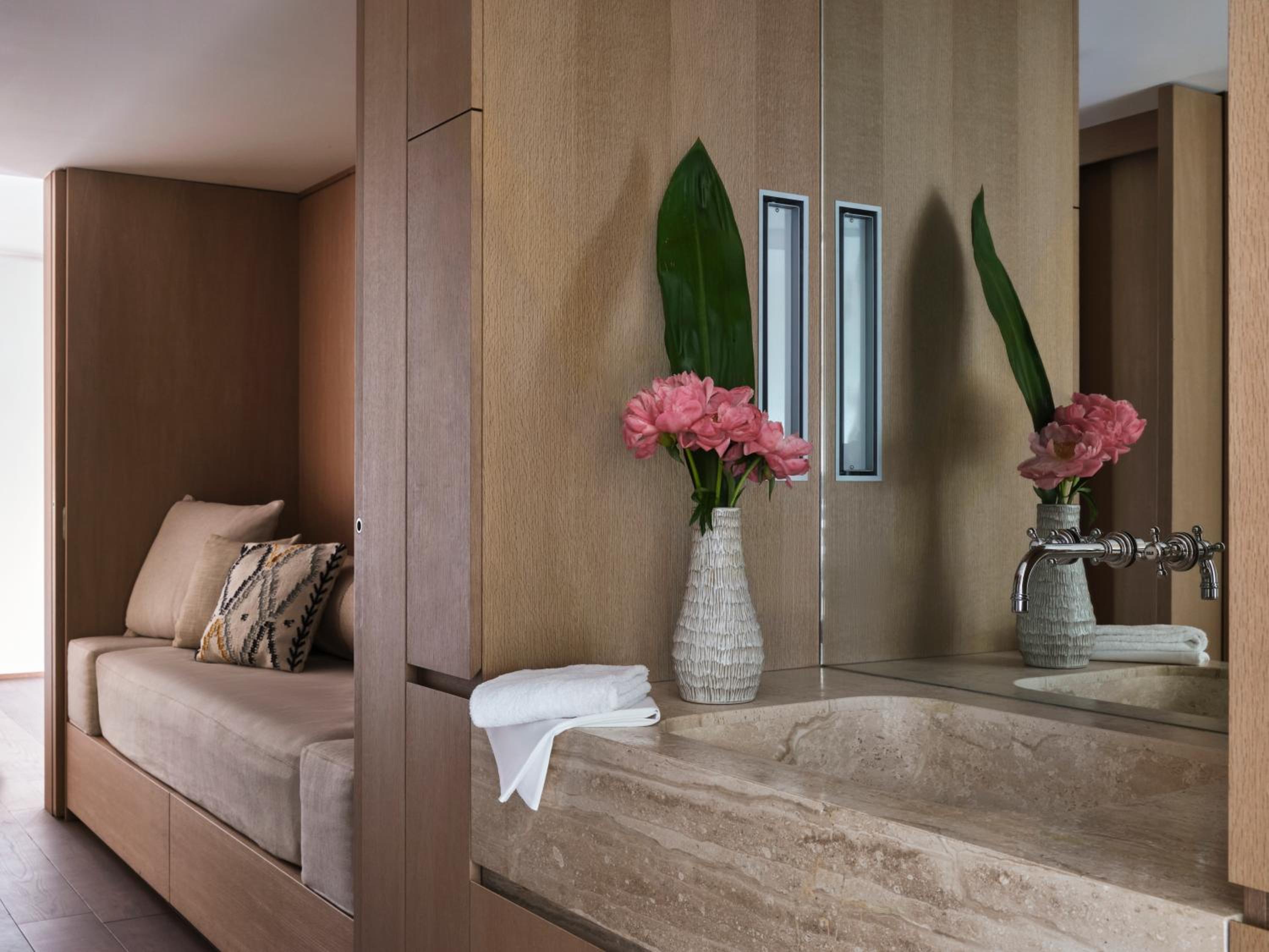 Gran Lago Suite thumbnail 5
