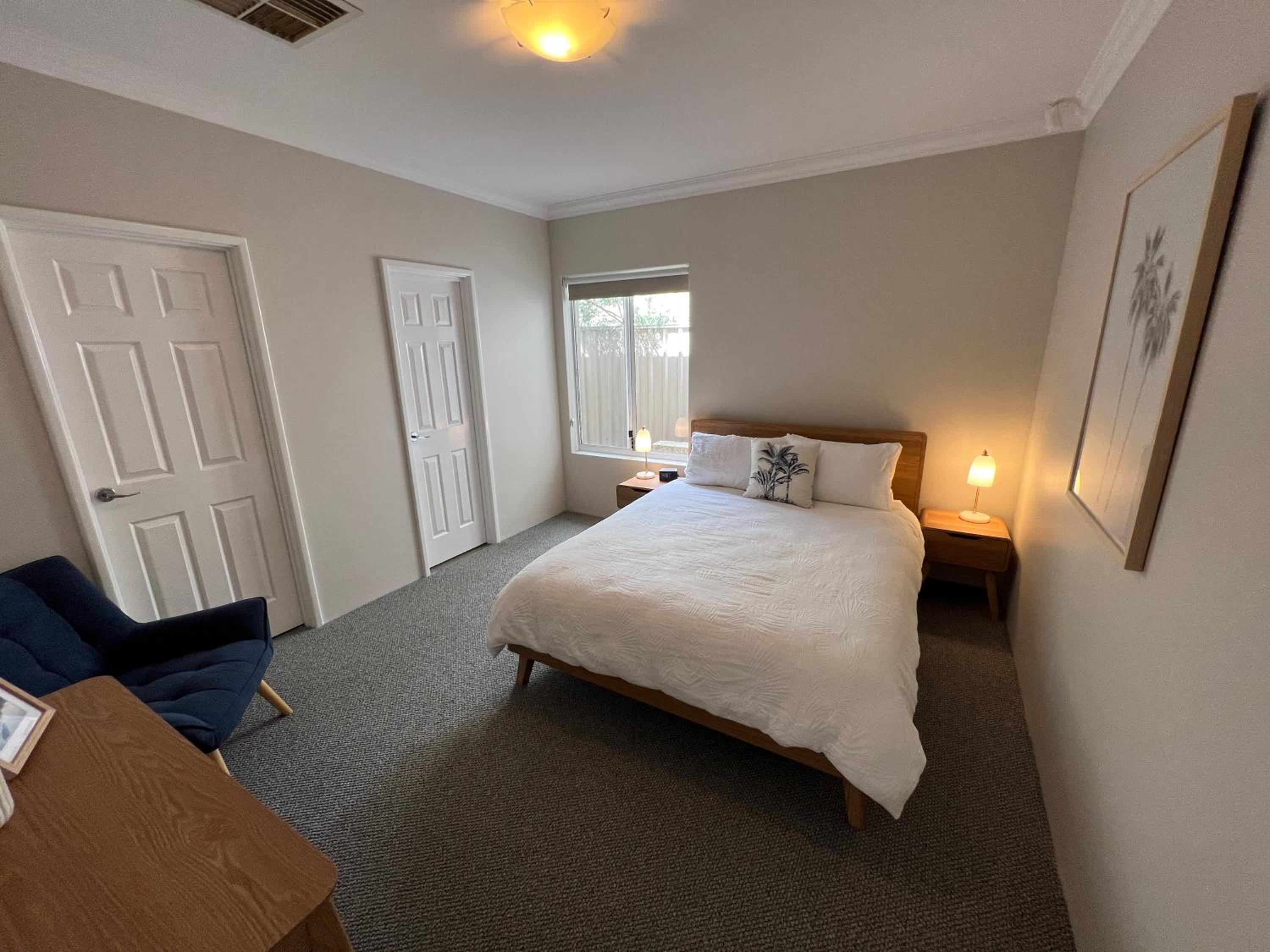 Three-Bedroom House photo 3