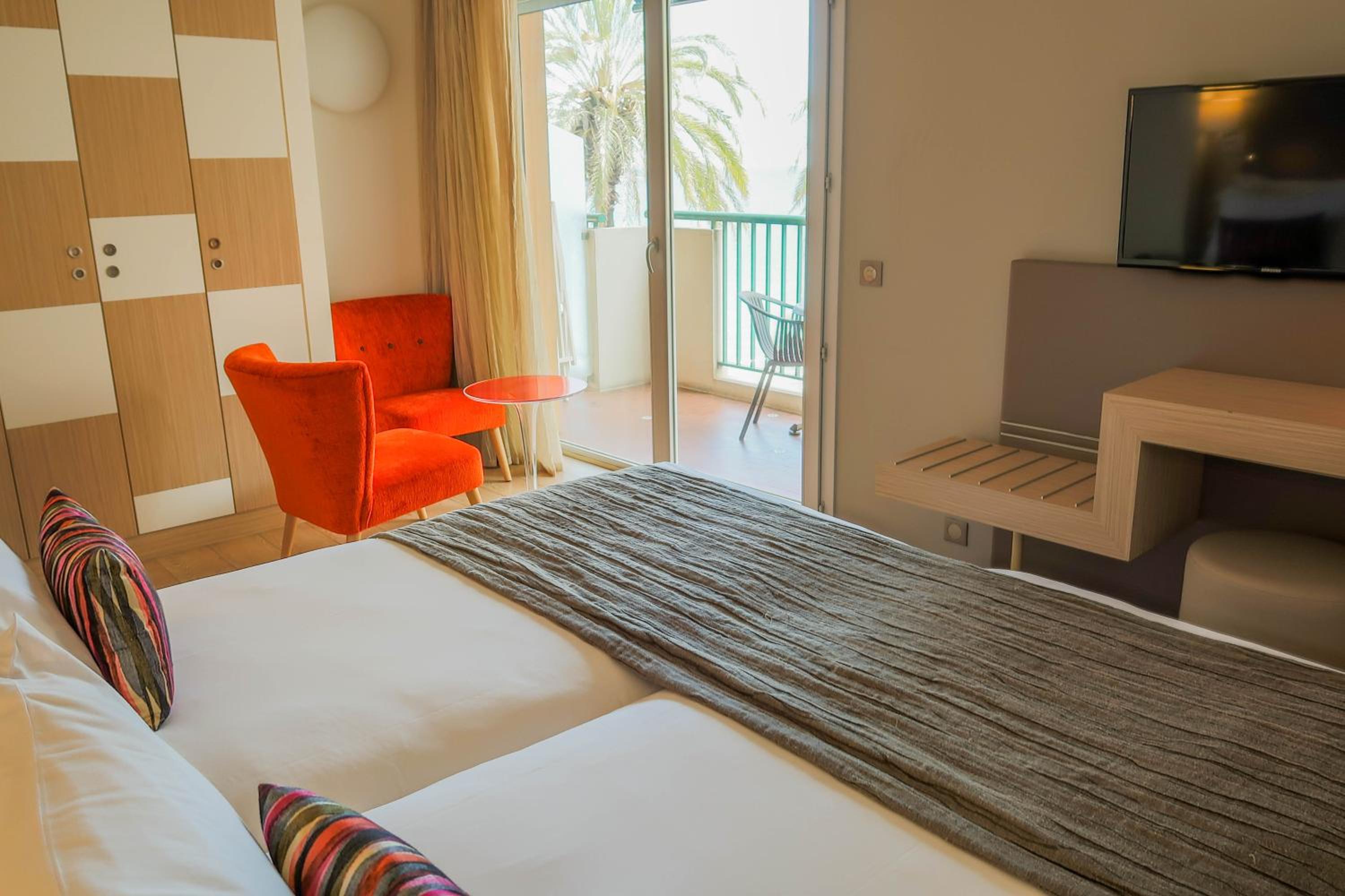 Double or Twin Room with Lateral Sea View with Balcony