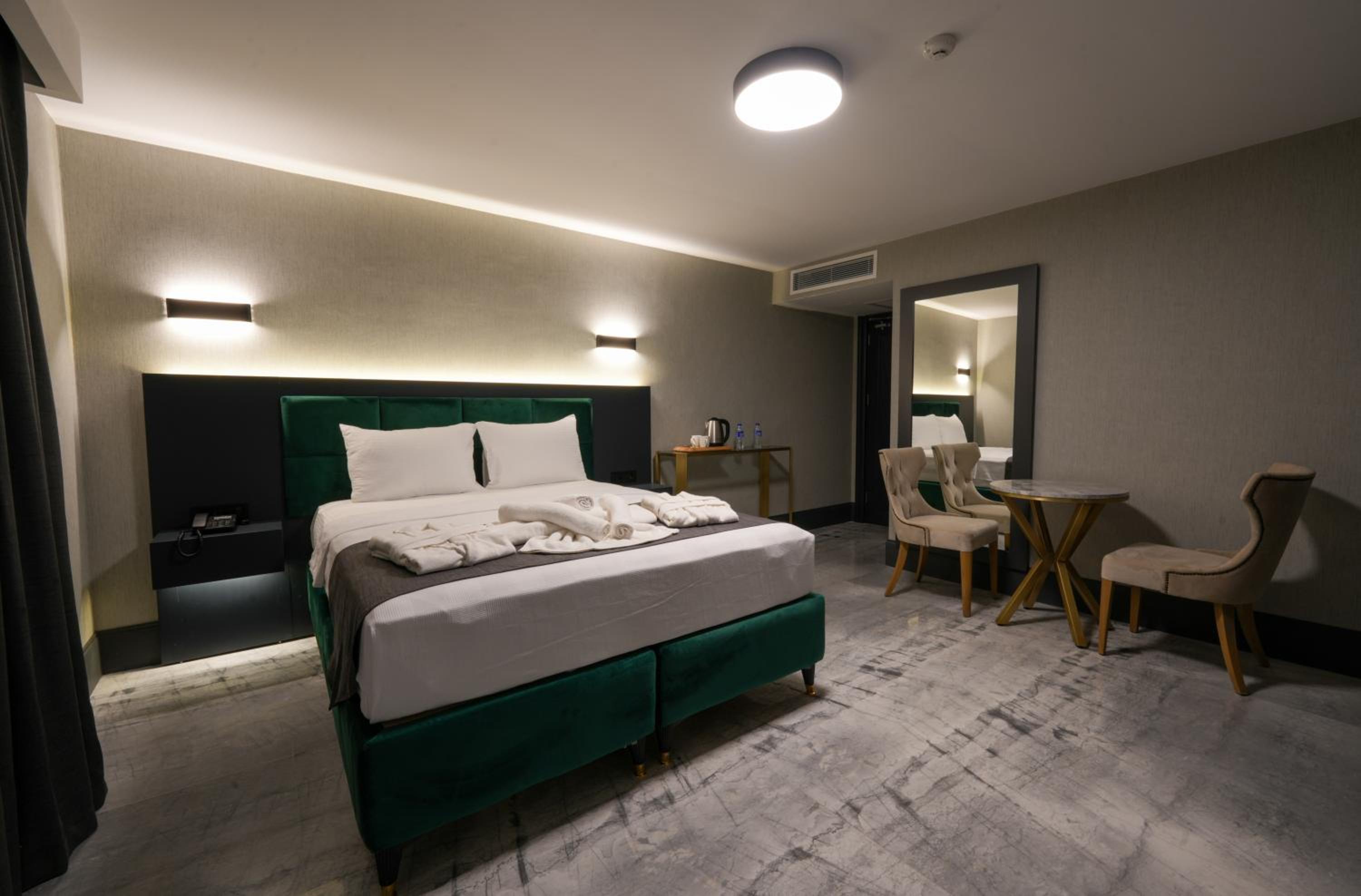 Deluxe Double Room with Bath photo 1