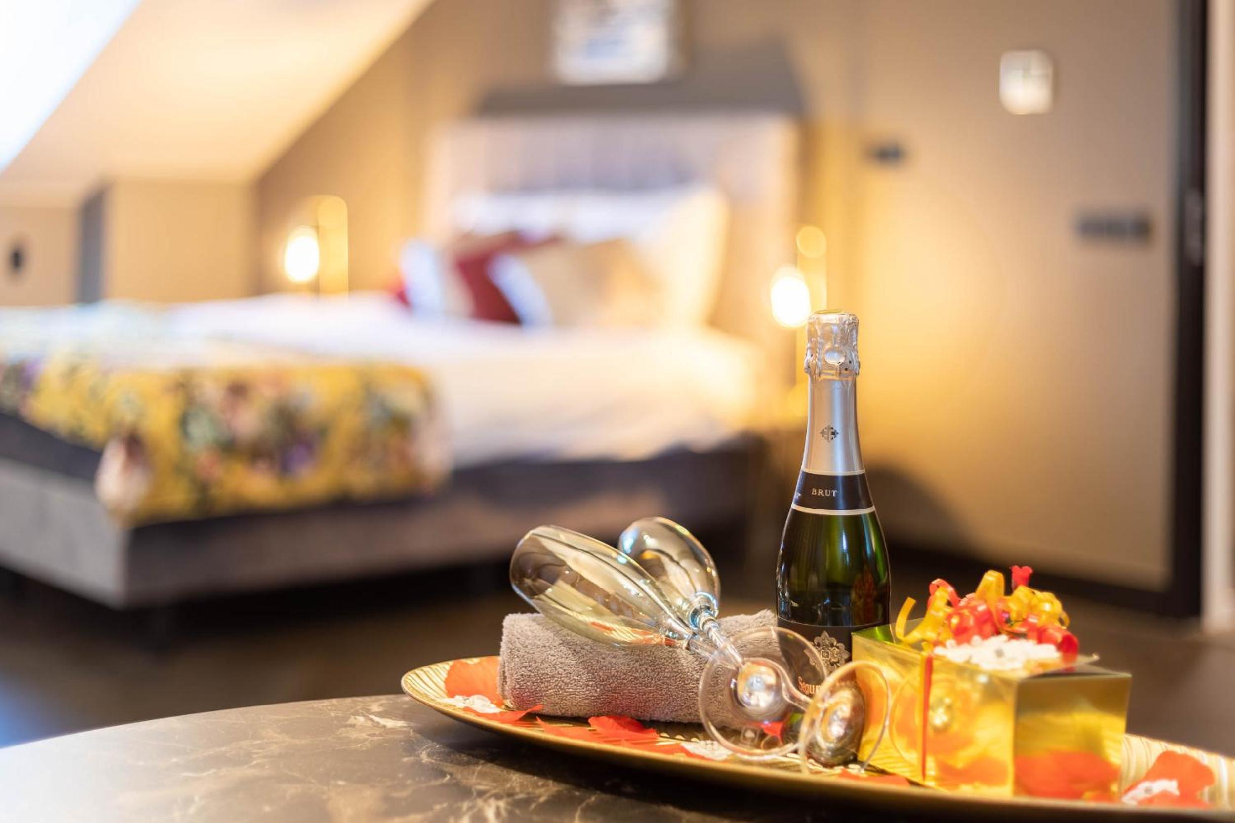 Deluxe King Suite - Photo 7