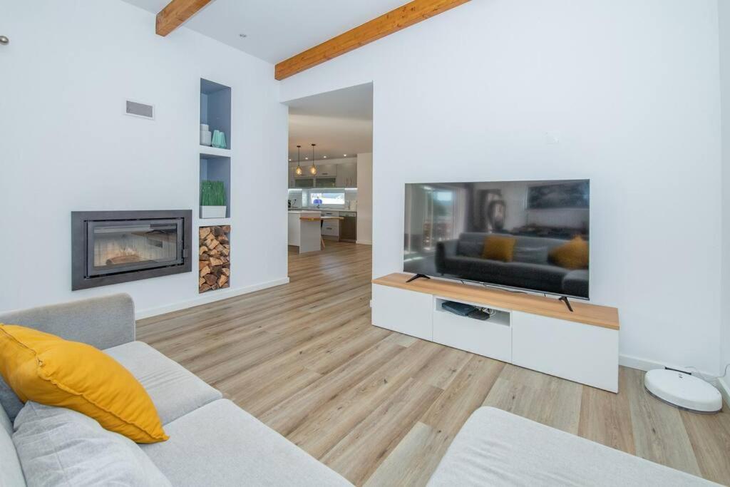 Three-Bedroom House photo 1