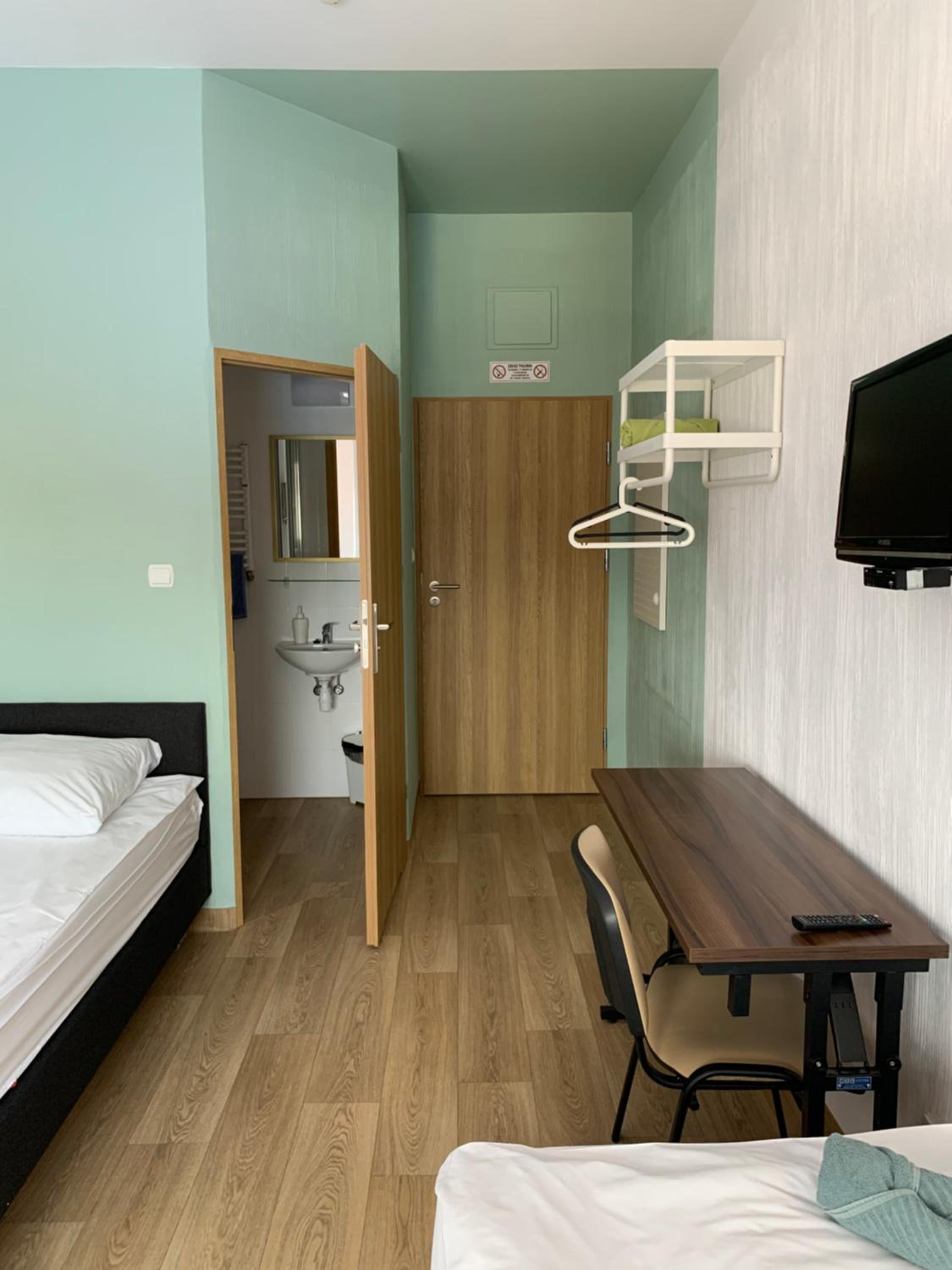 Triple Room with Private Bathroom - Photo 2