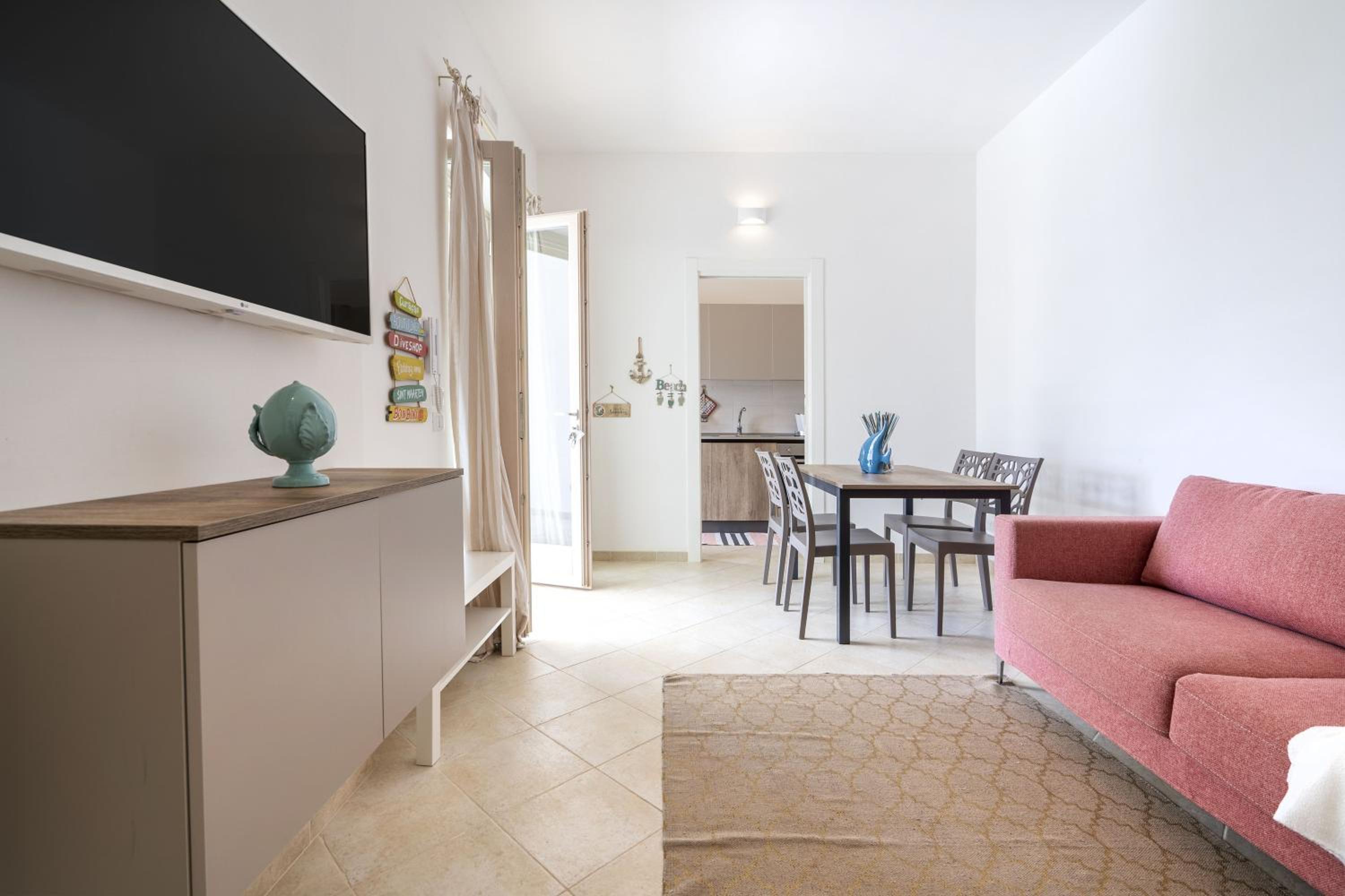 Two-Bedroom Deluxe Apartment with Garden View photo 2