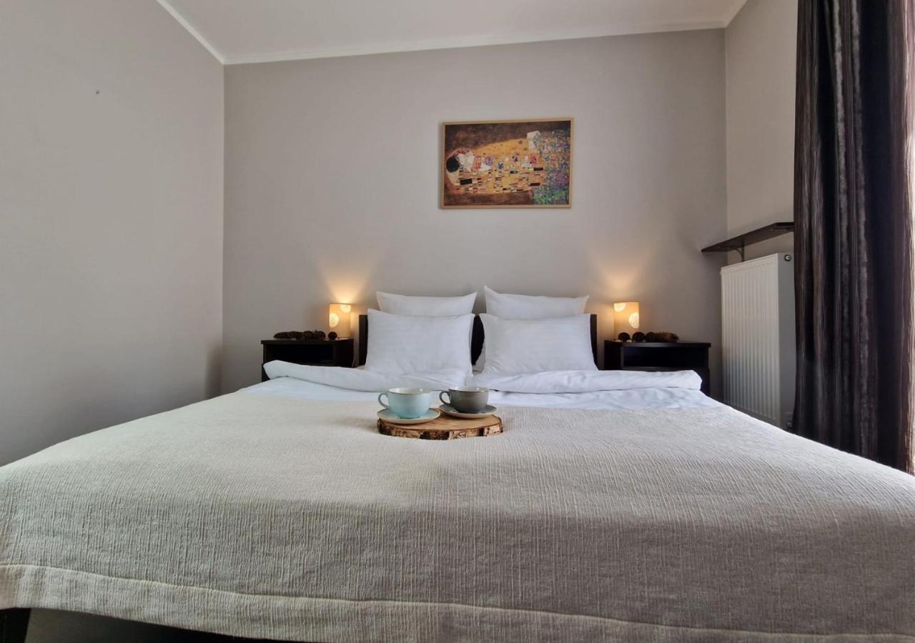 Apartment with Terrace - Photo 3