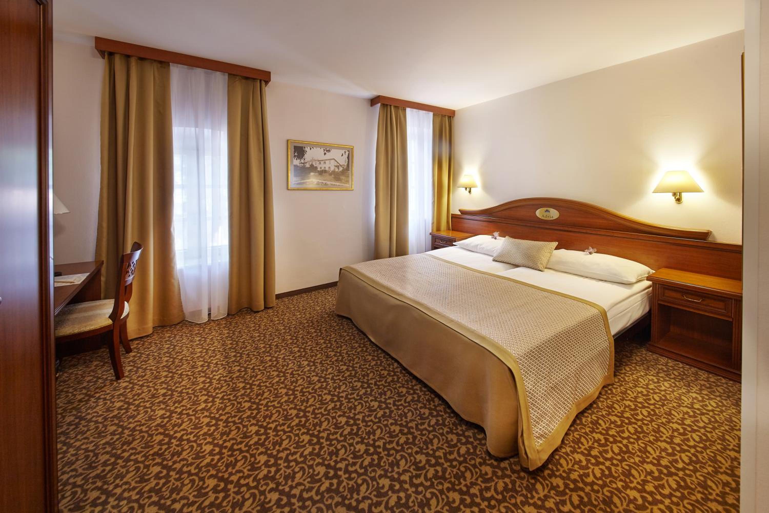 Double or Twin Room - Photo 7