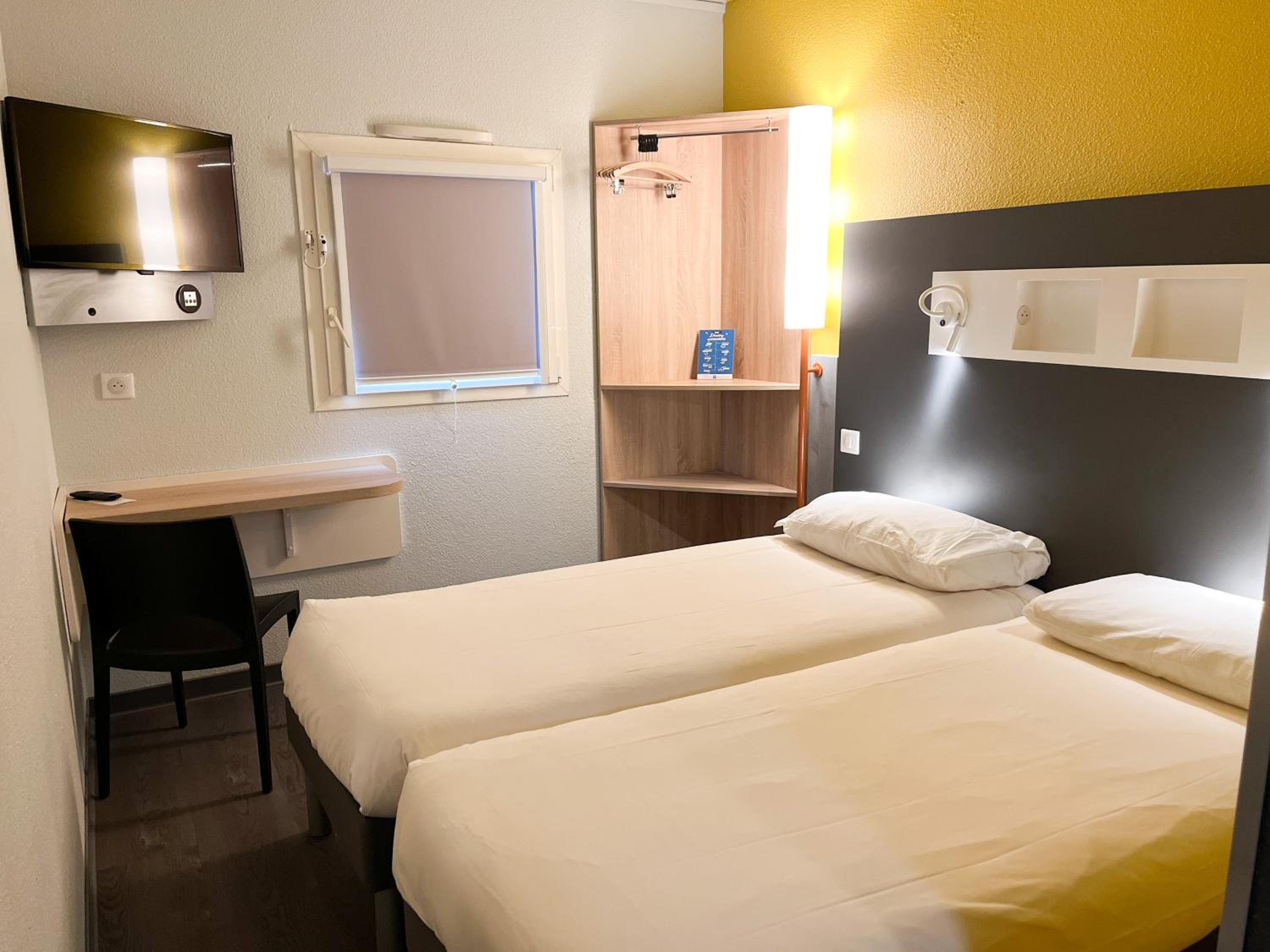 Standard Twin Room photo 2