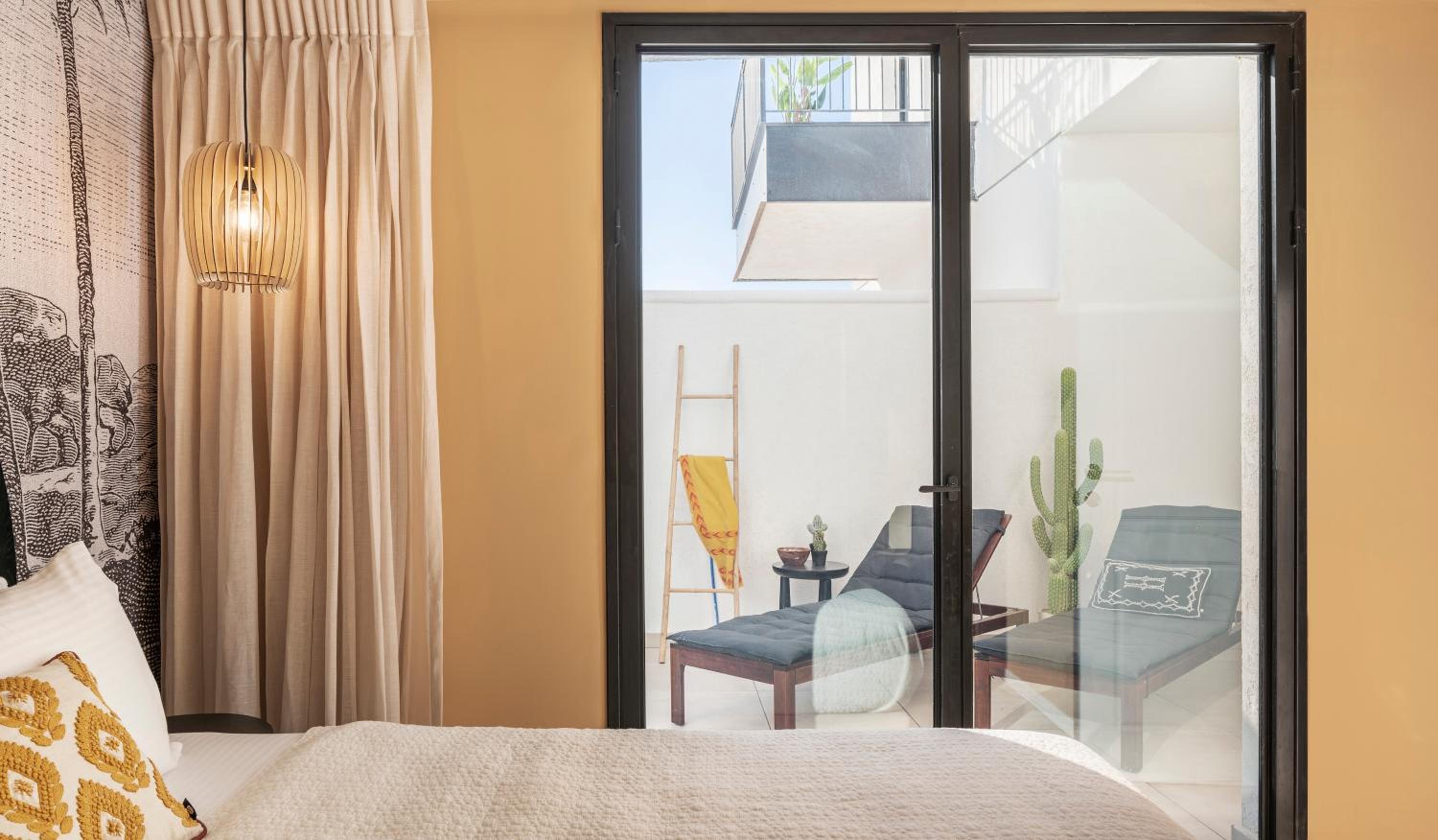 One-Bedroom Apartment with Terrace - Photo 3