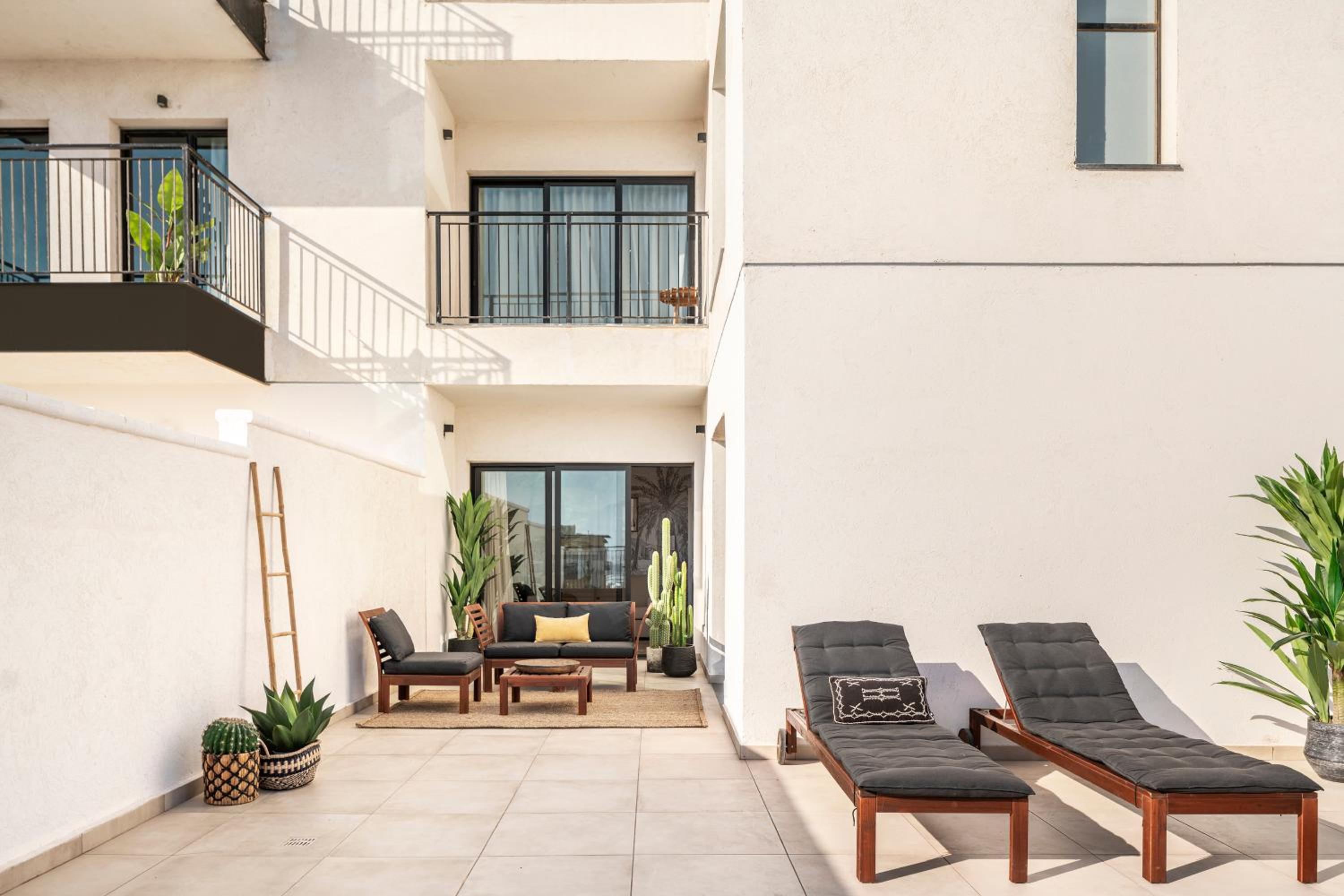 One-Bedroom Apartment with Terrace - Photo 20