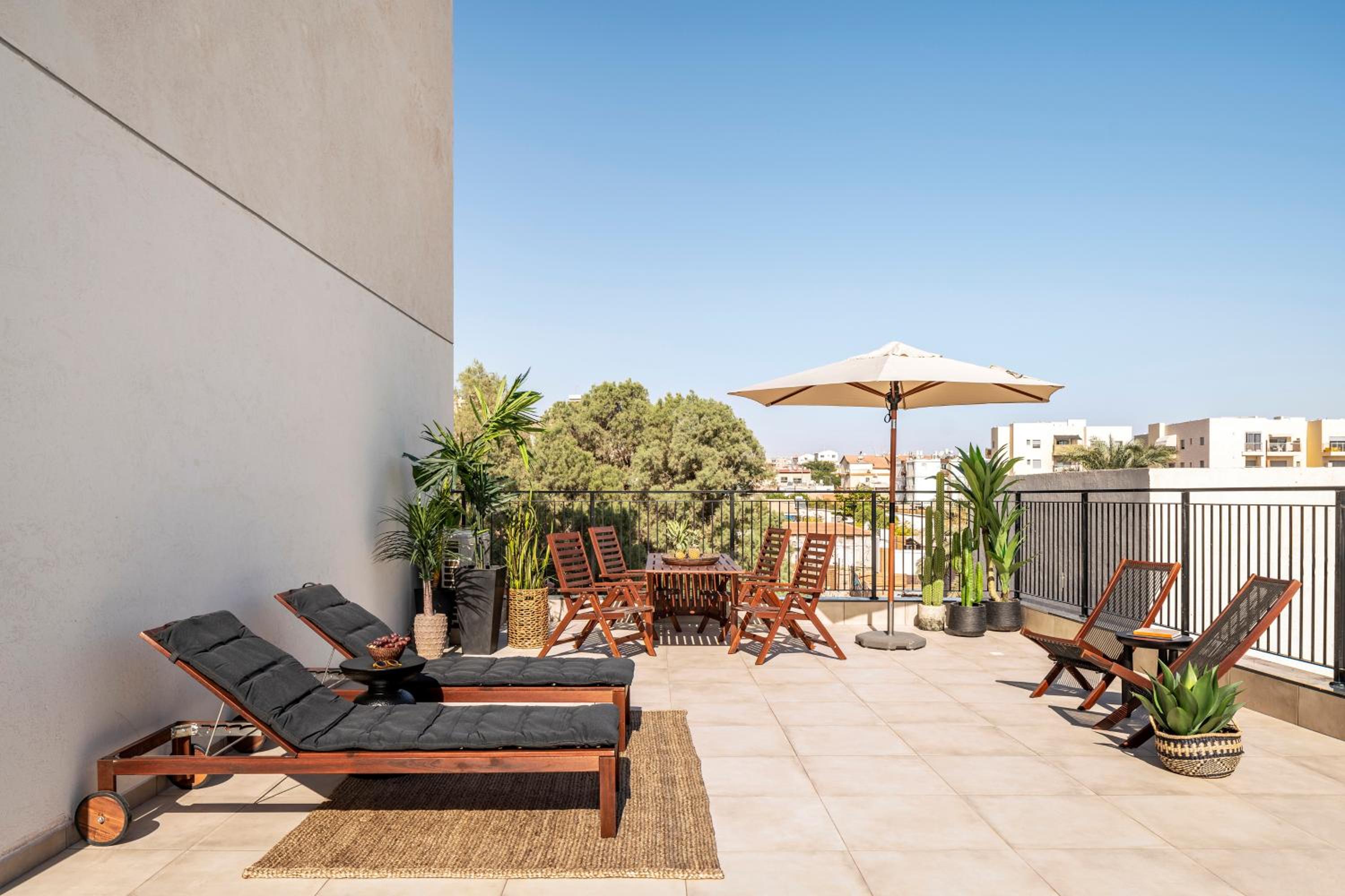 One-Bedroom Apartment with Terrace - Photo 4