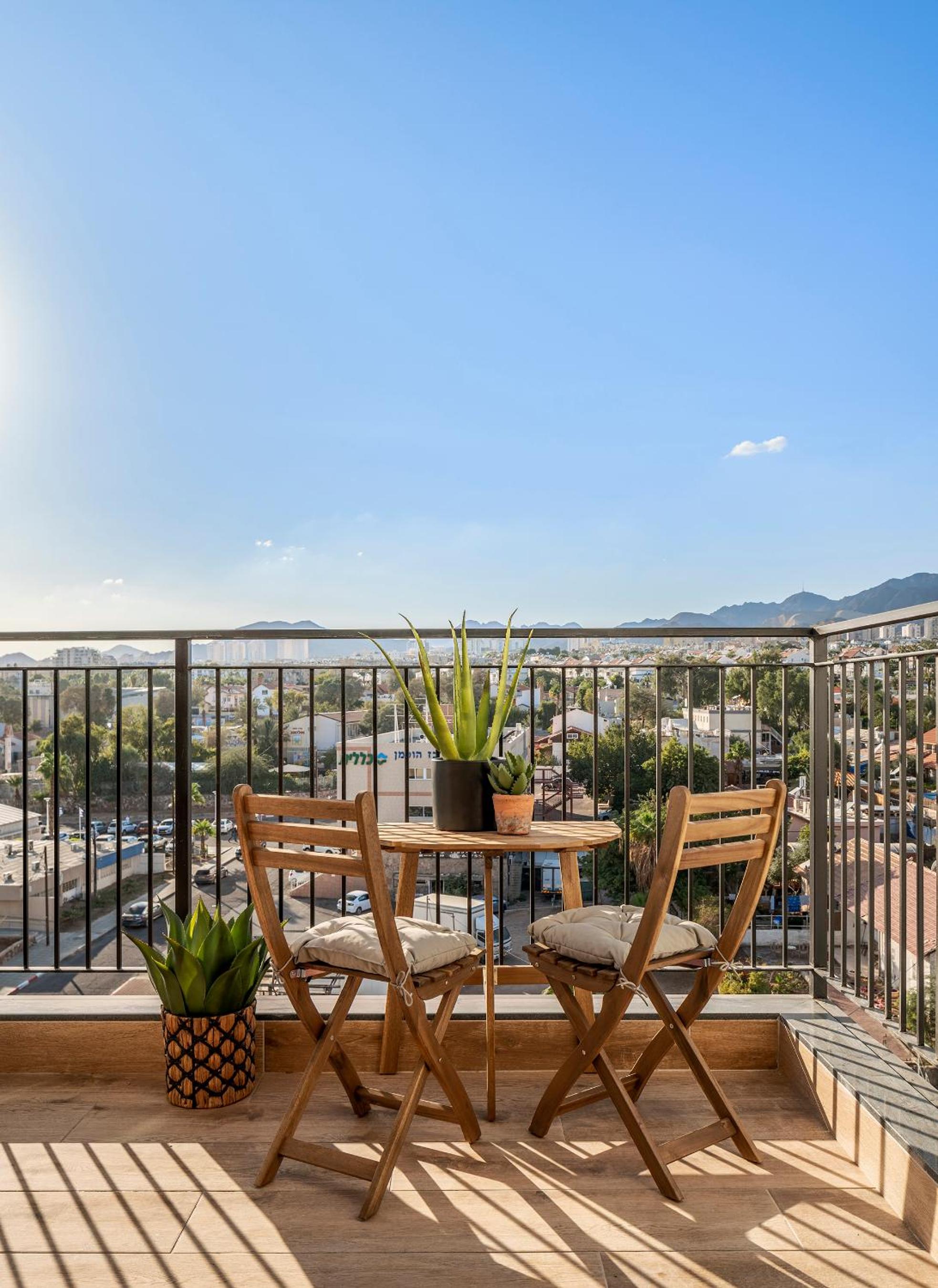 Studio Apartment with Balcony - Photo 5