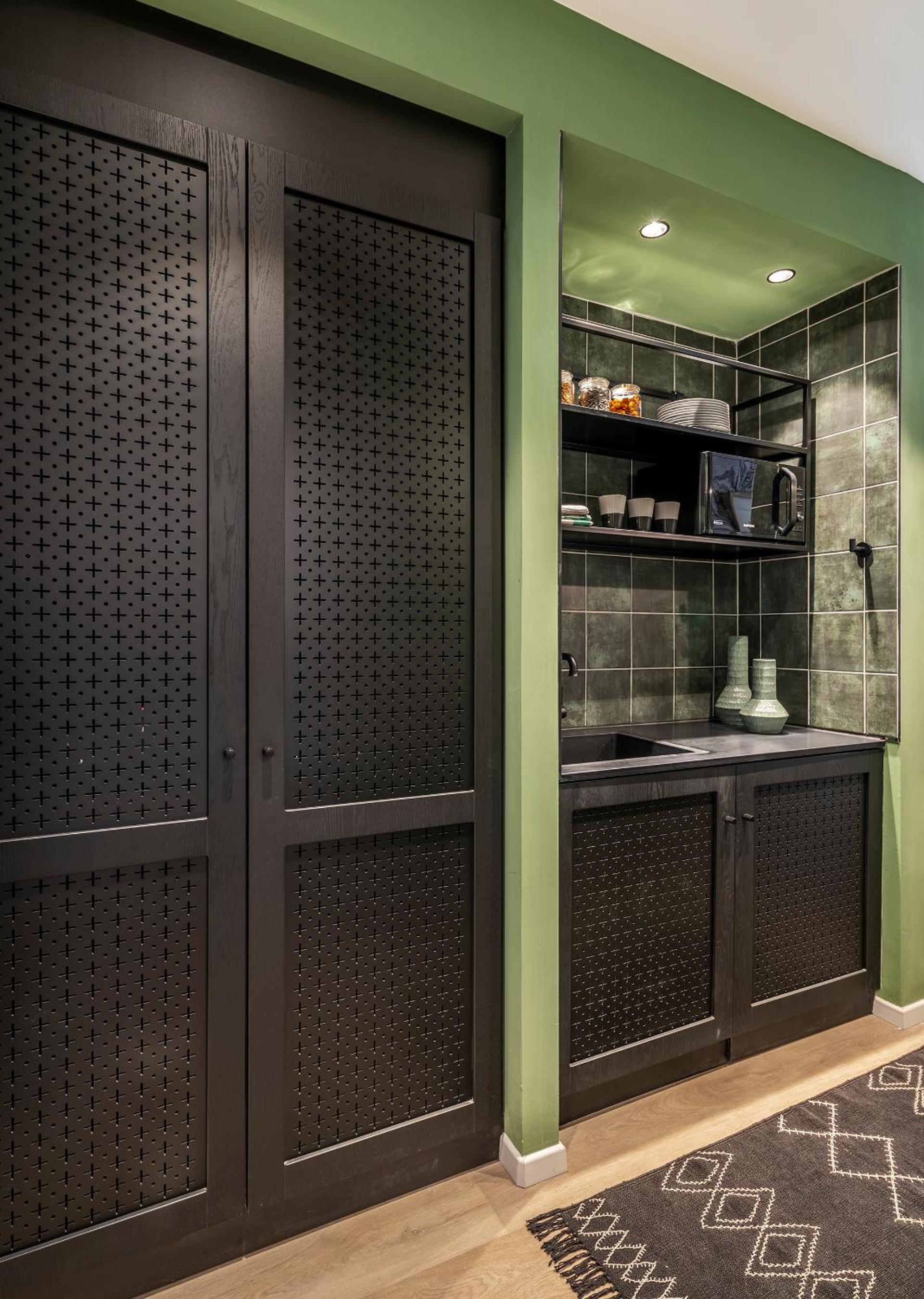 One-Bedroom Apartment with Terrace and Plunge Pool - Photo 22