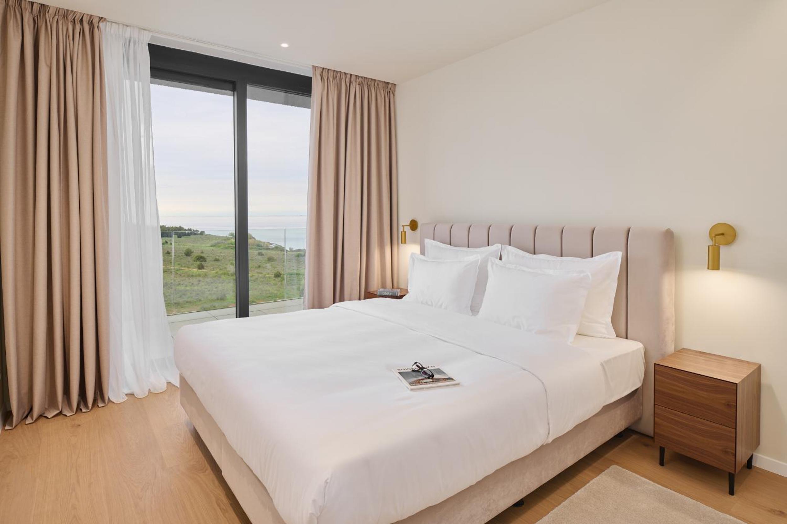 Deluxe One-Bedroom Apartment with Sea Side View - Photo 1