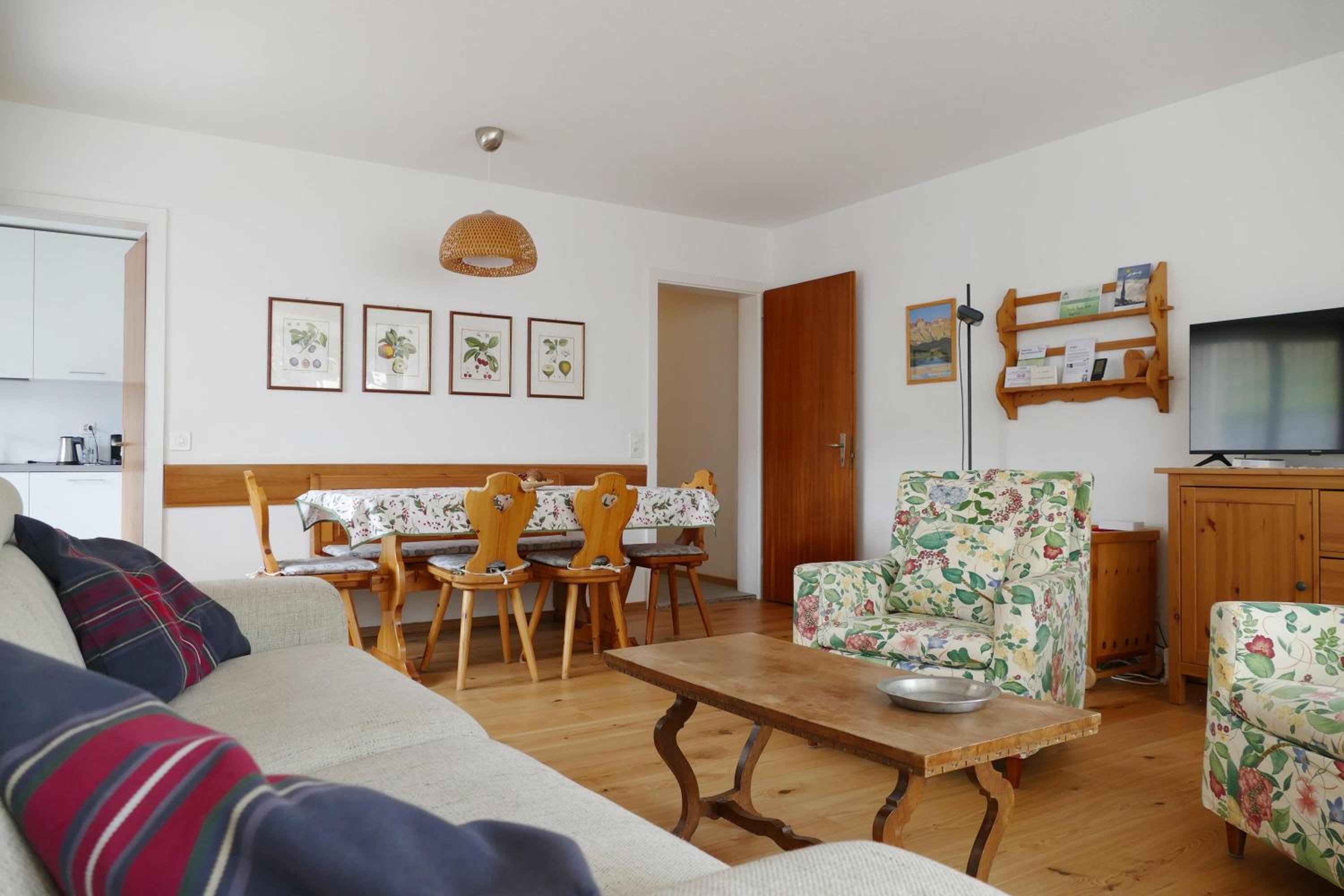 Apartment with Mountain View photo 2