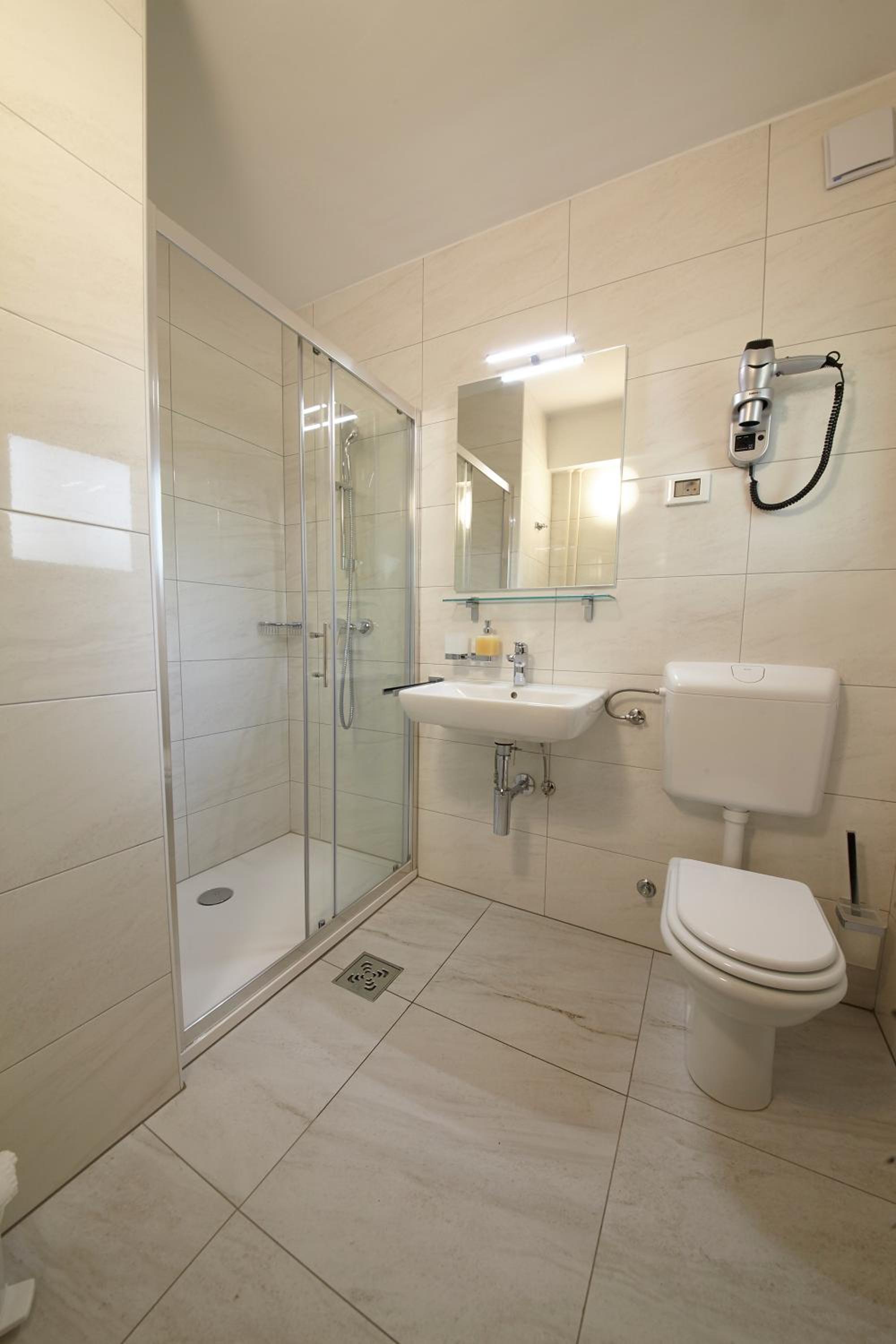 Standard Triple Room photo 2