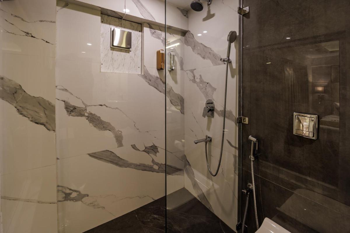 Deluxe Room - Photo 5