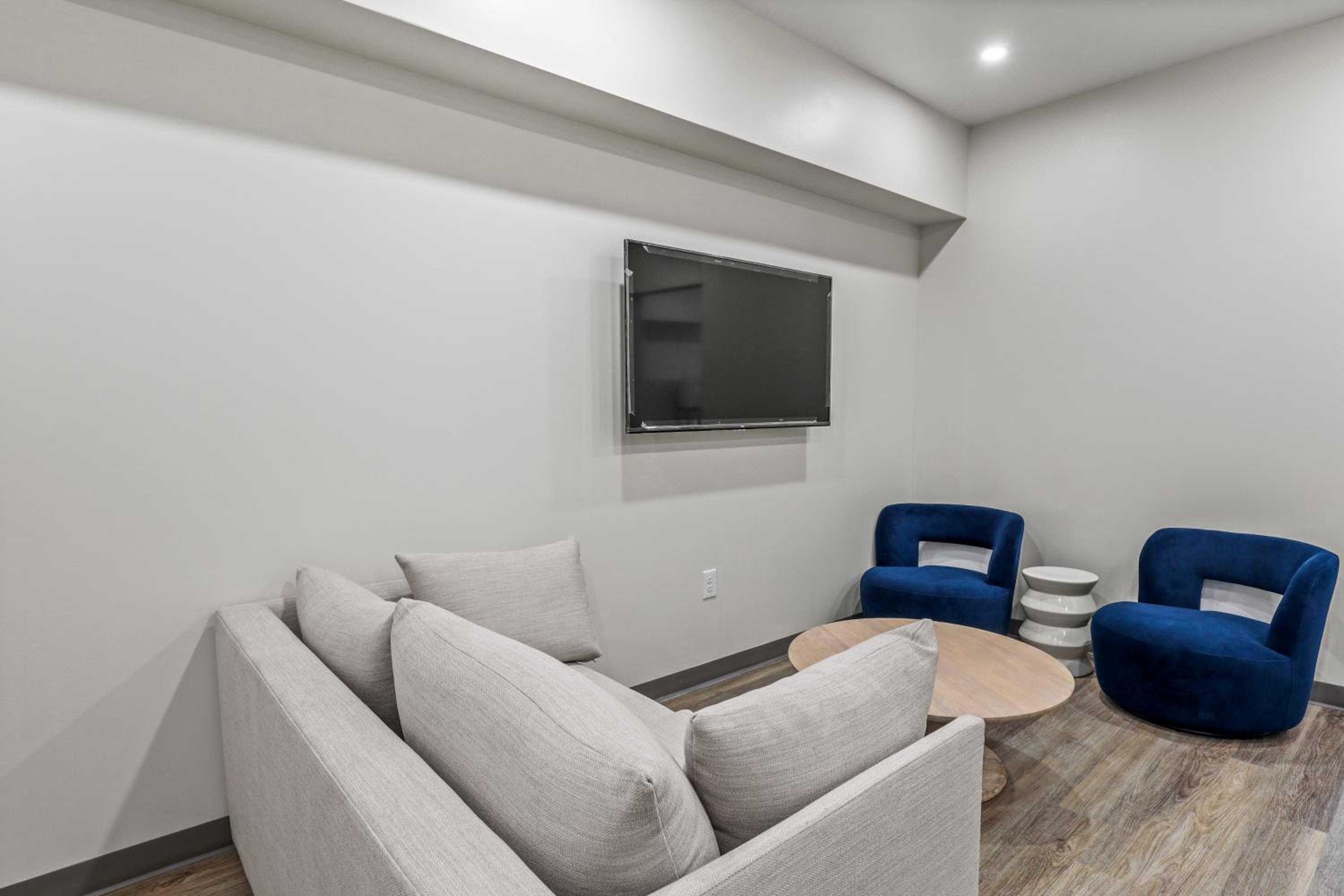 Deluxe King Suite photo 1