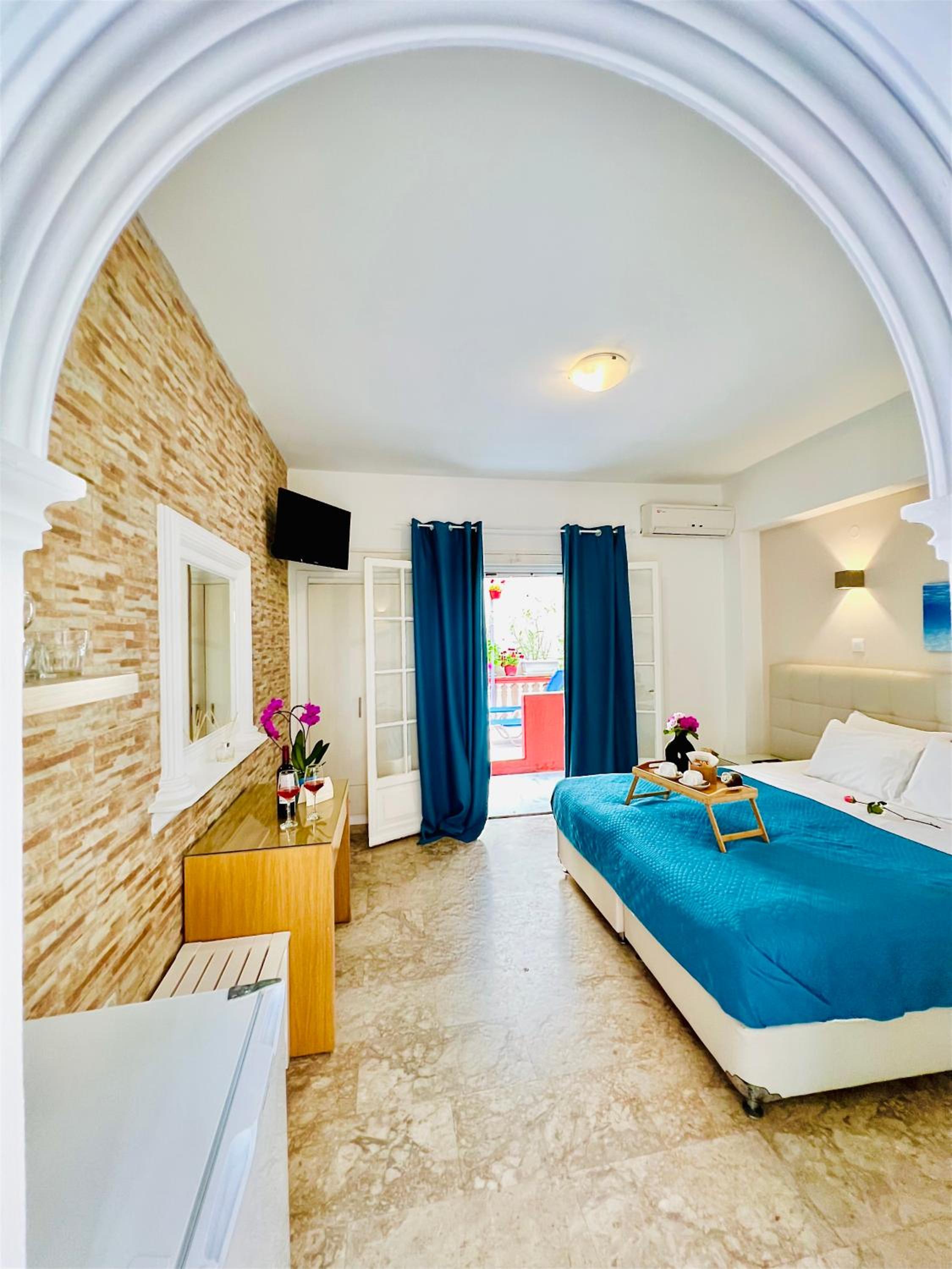 Standard Double Room - Photo 16