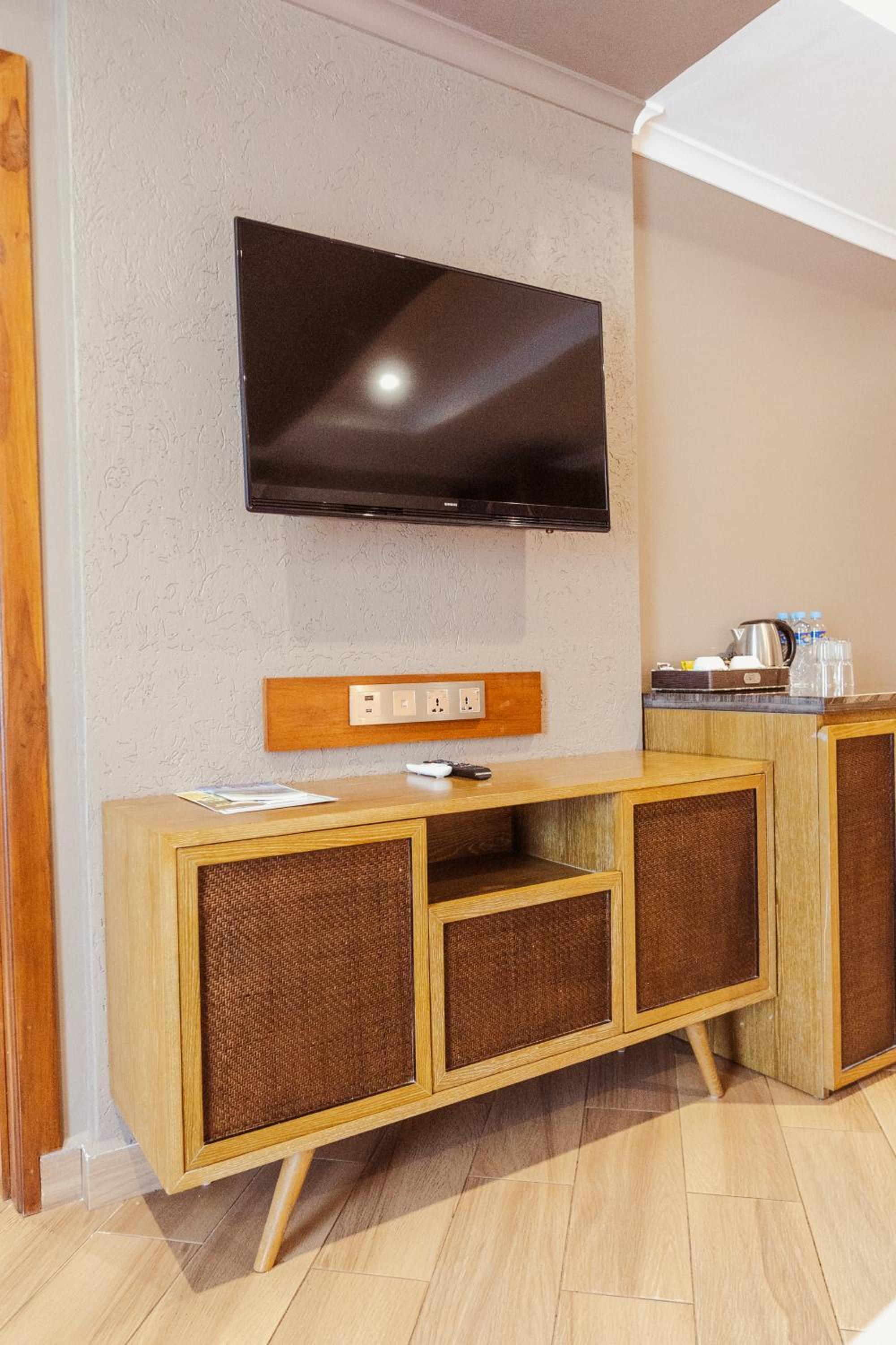 Deluxe Room - Photo 5