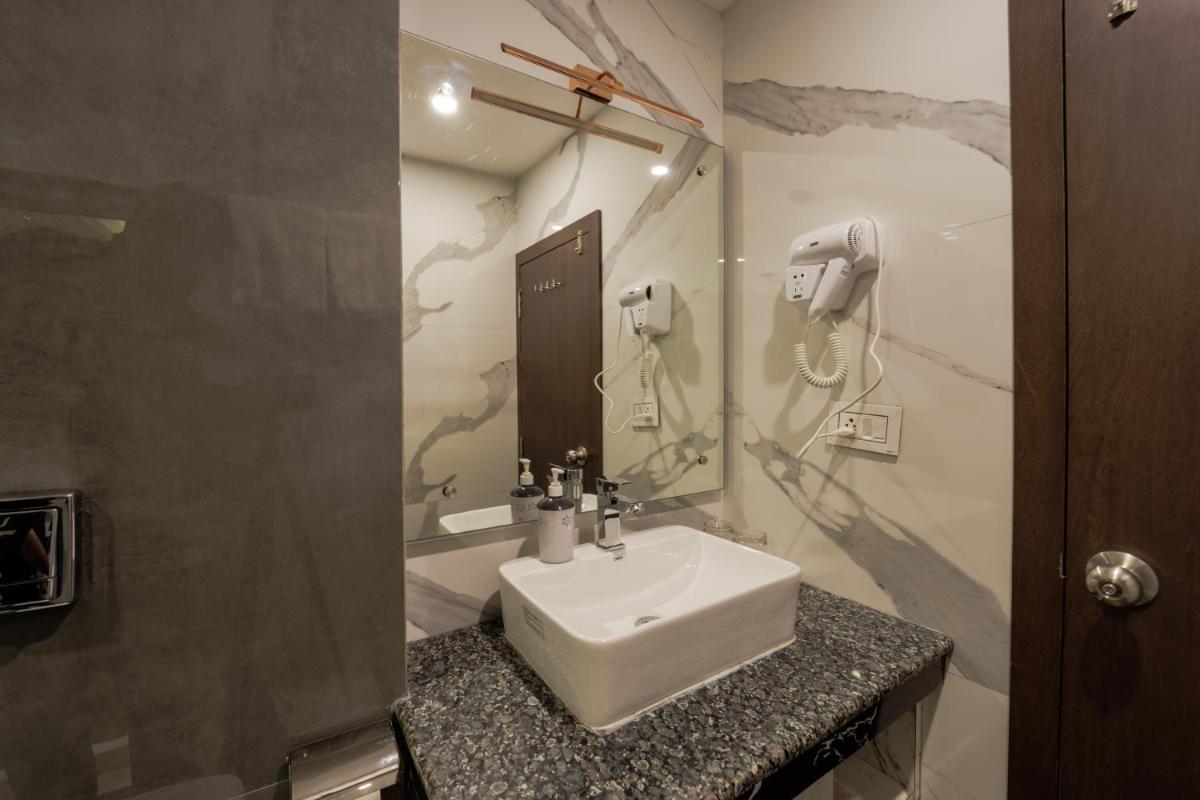 Deluxe Room - Photo 6