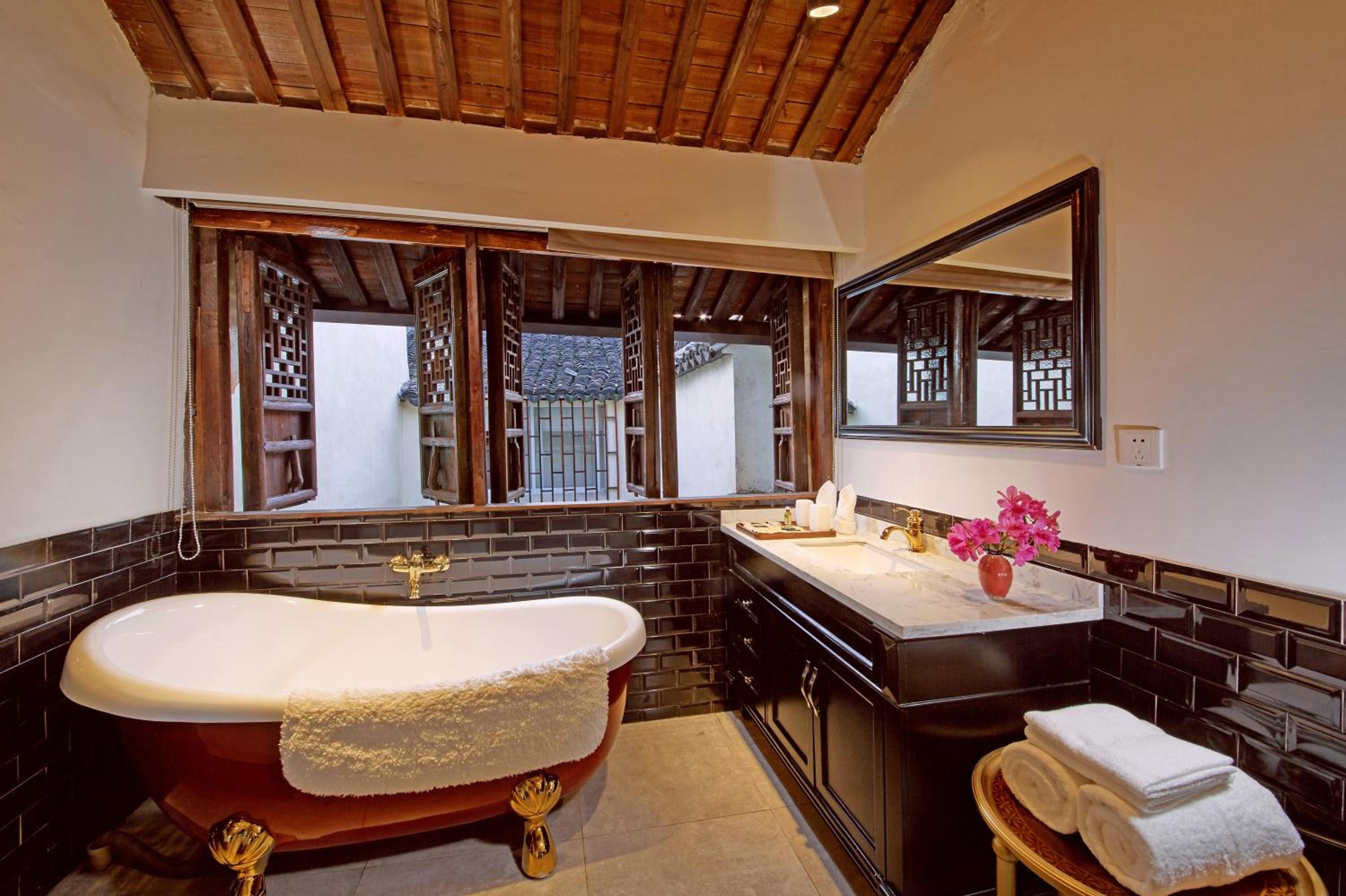 Deluxe King Room photo 3