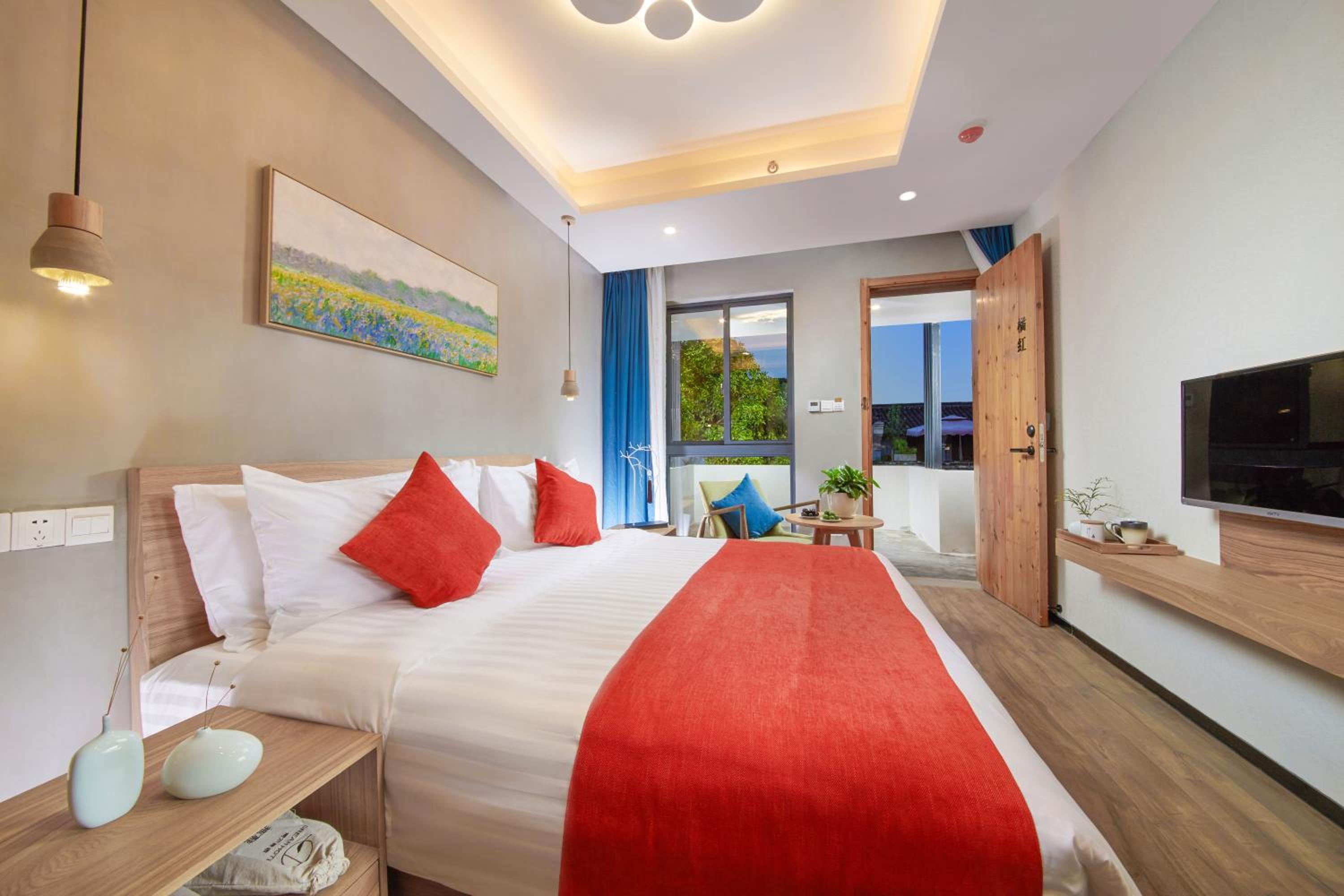 Courtyard King Room