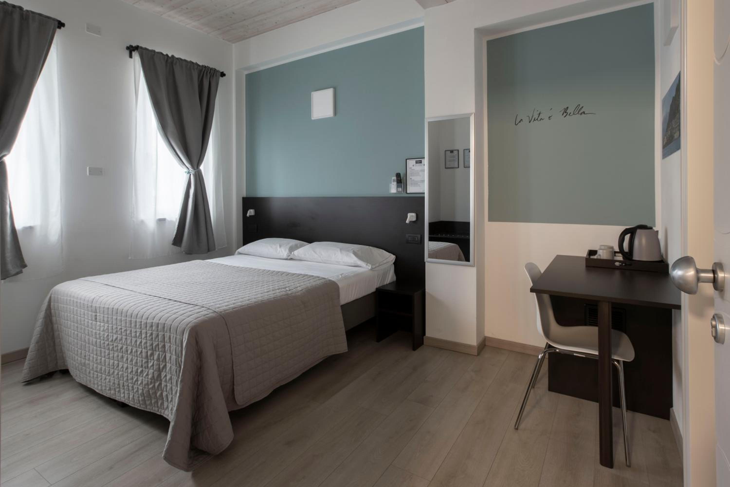Standard Double Room - Photo 23