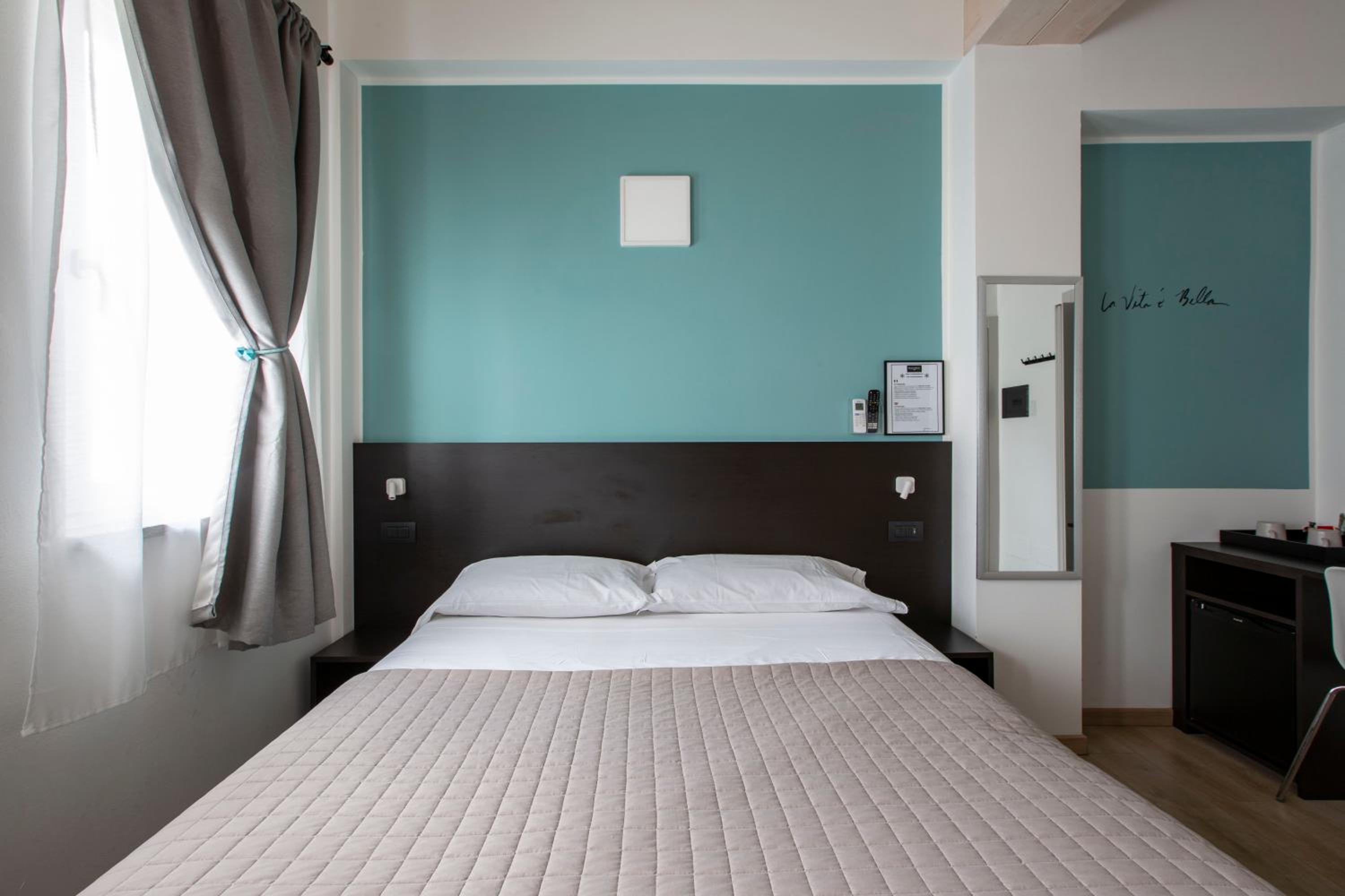 Standard Double Room - Photo 4