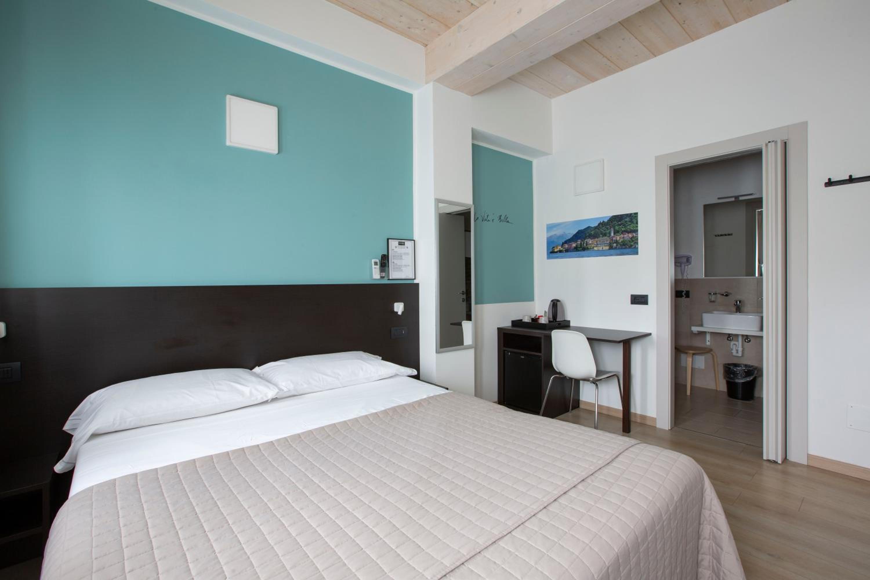 Standard Double Room - Photo 14