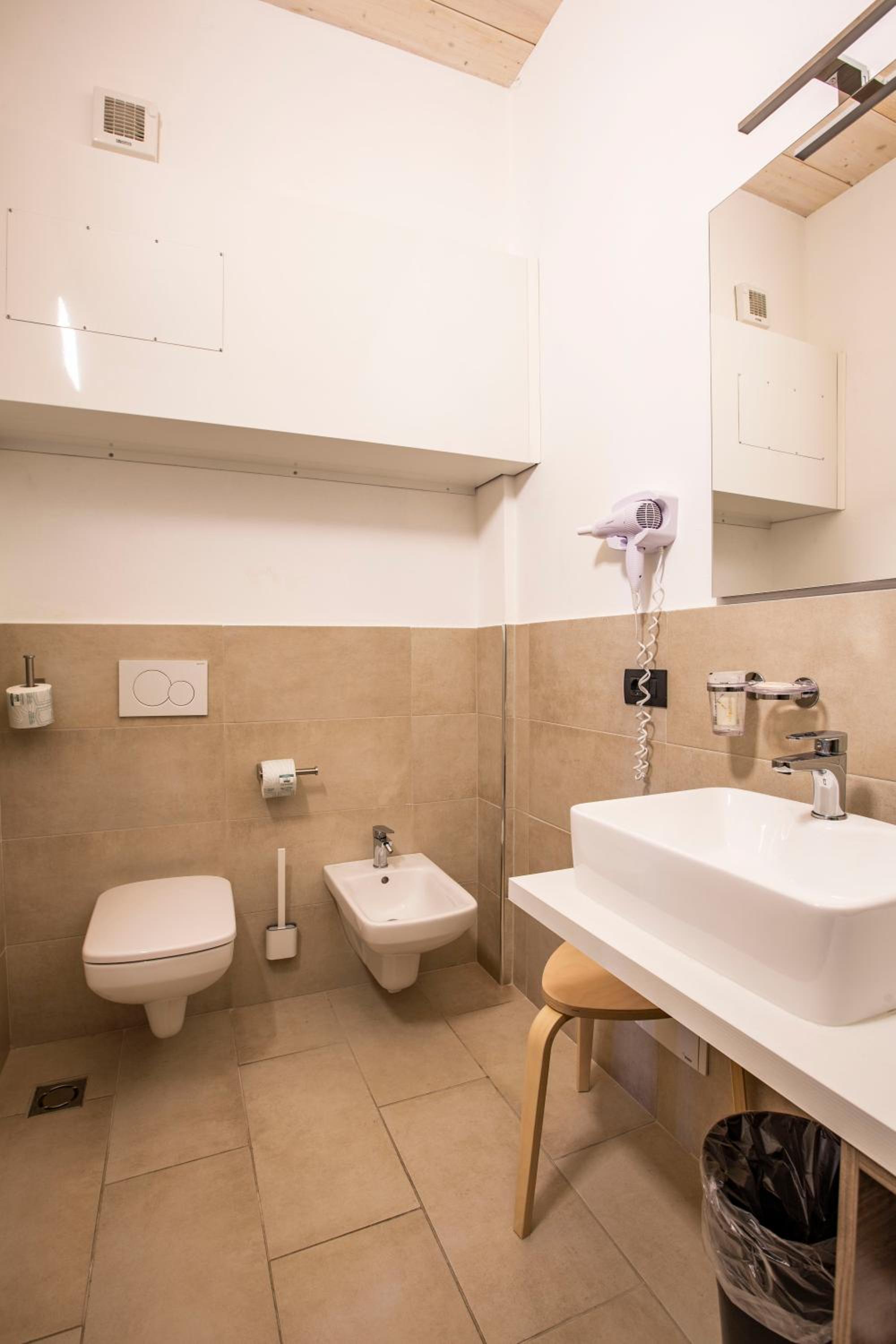 Standard Double Room - Photo 15