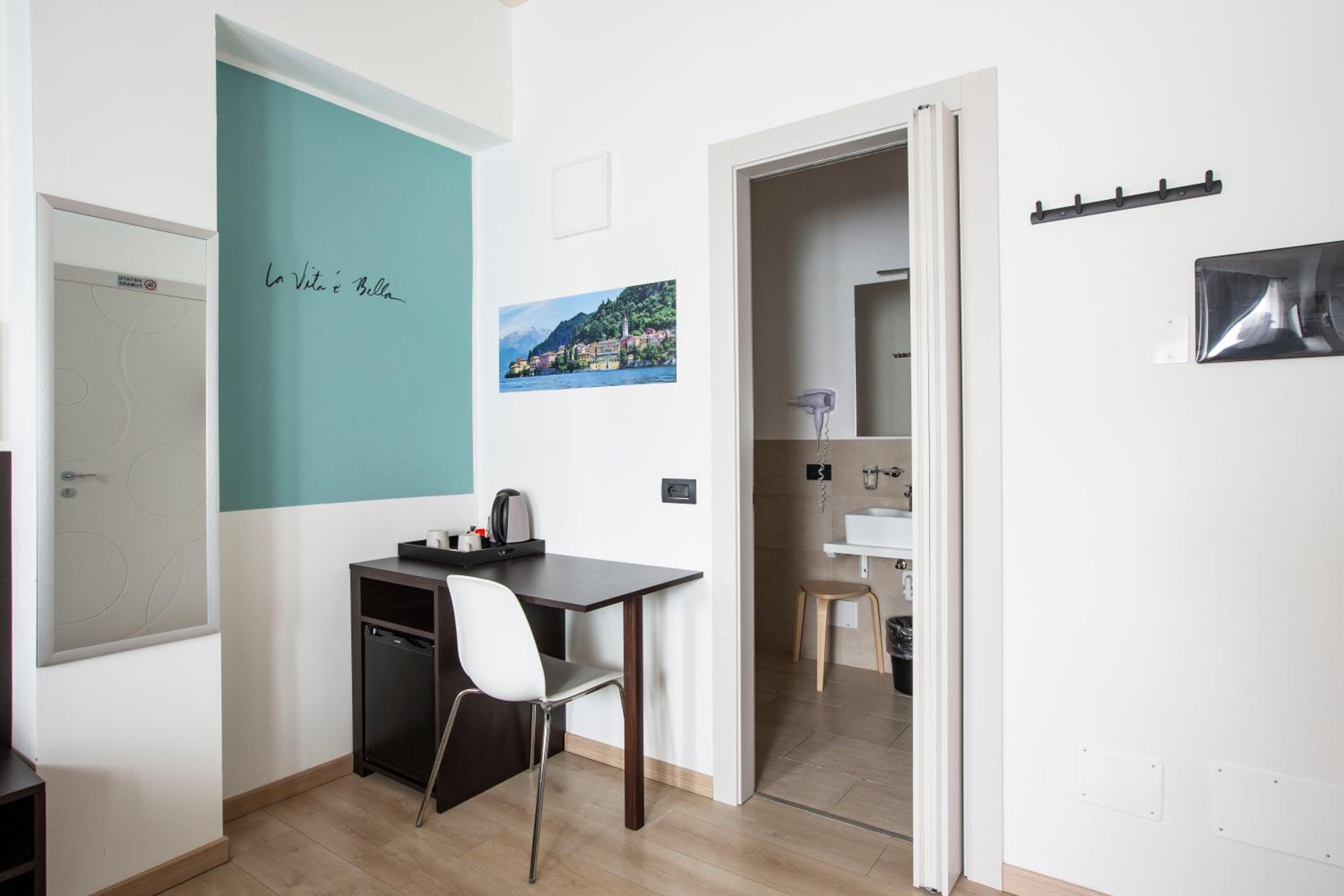 Standard Double Room - Photo 17