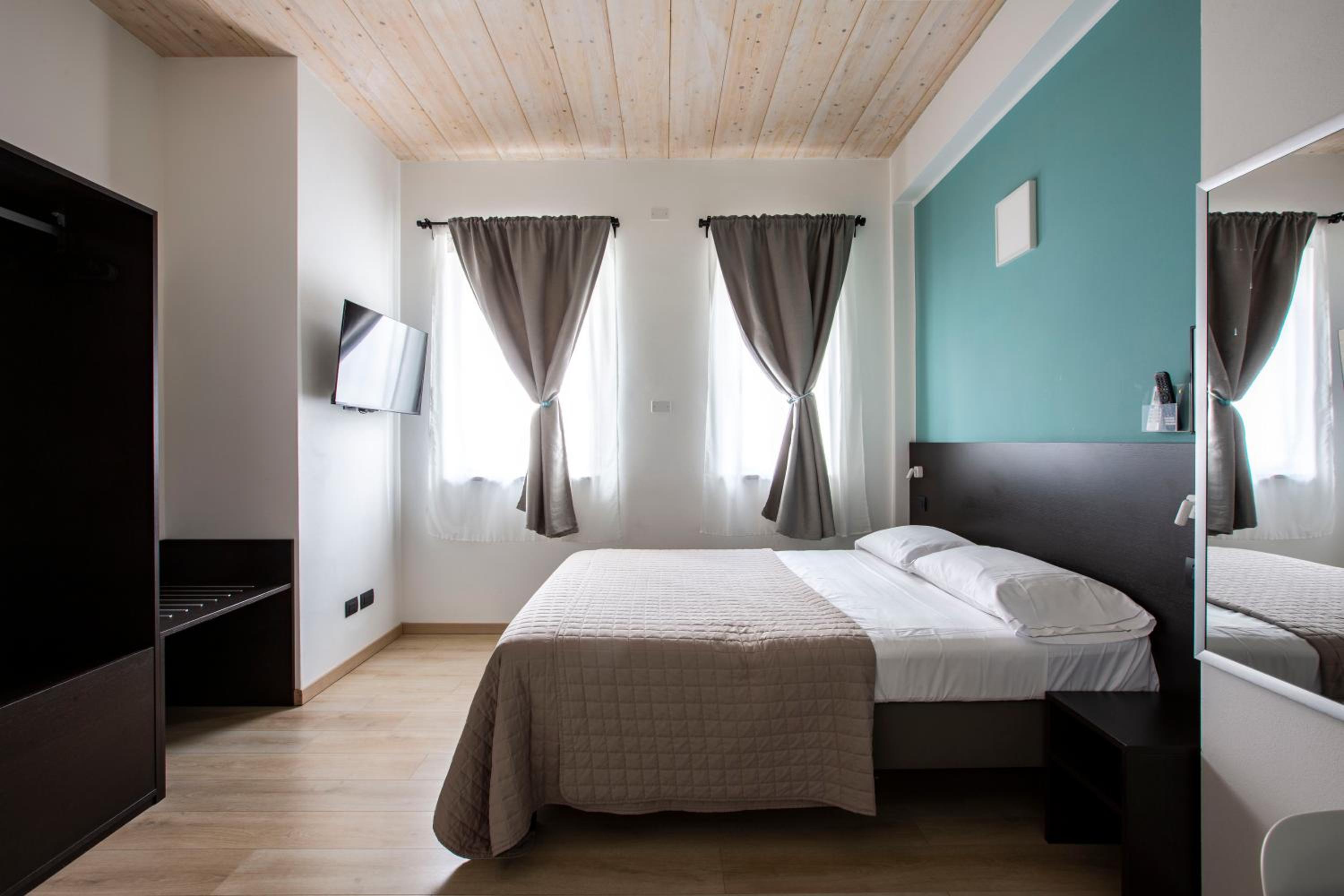 Standard Double Room - Photo 3