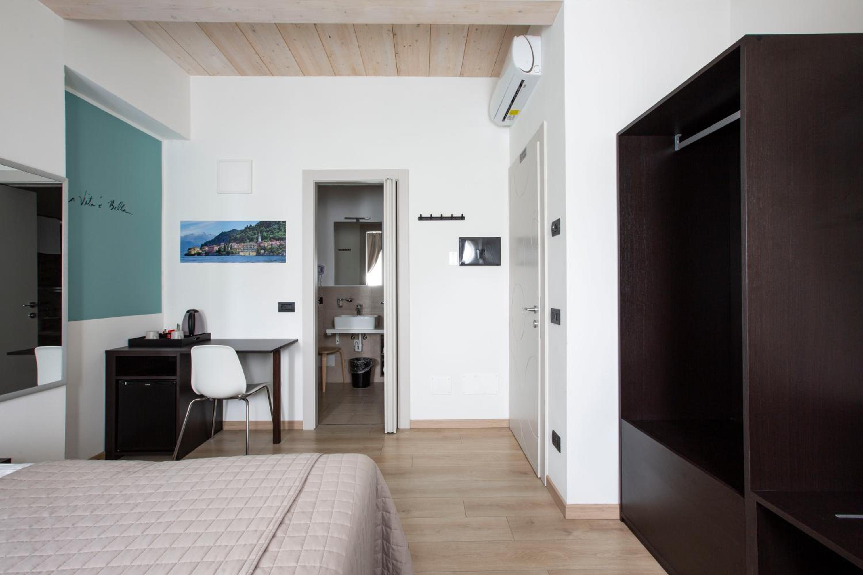 Standard Double Room - Photo 19