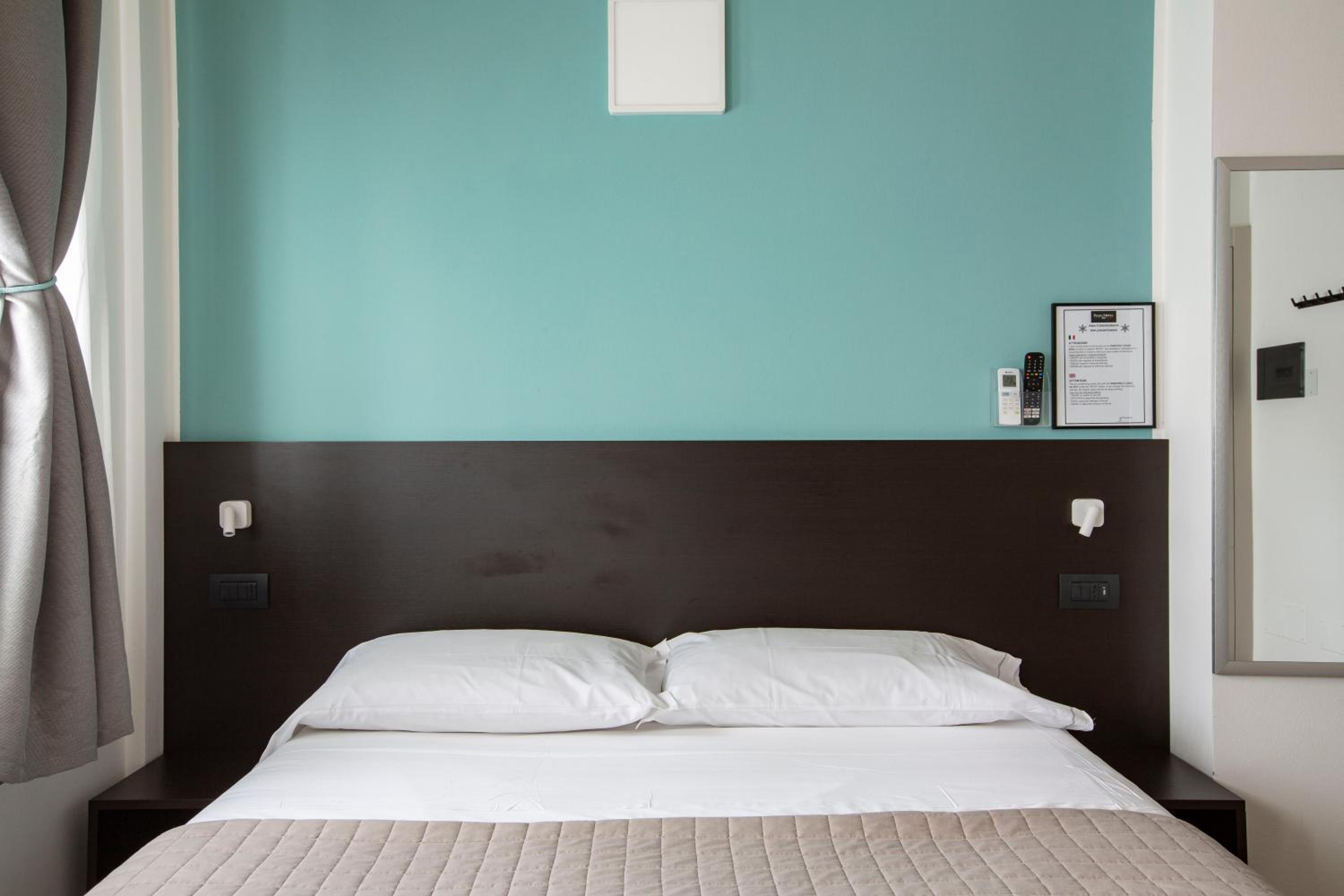Standard Double Room - Photo 20