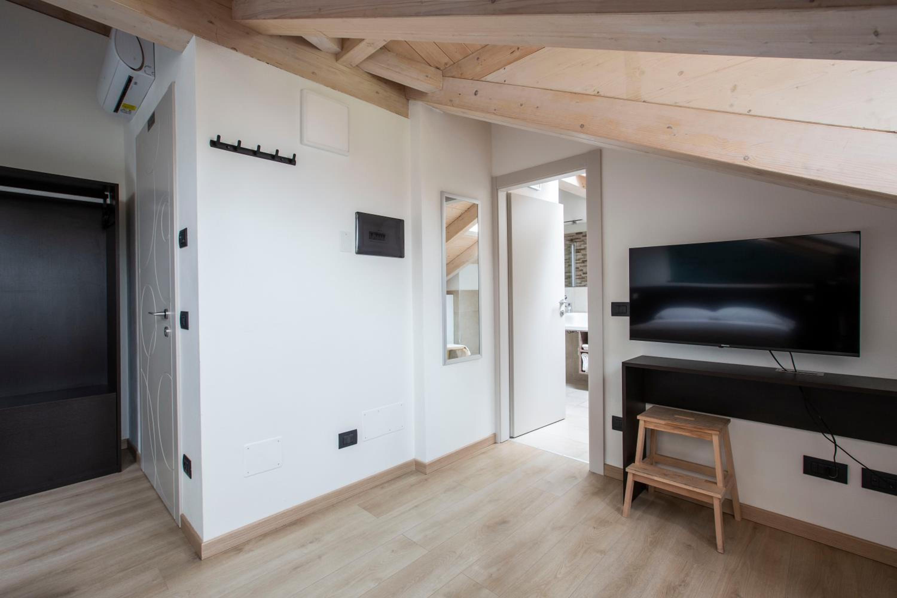 Superior Double Room - Photo 8